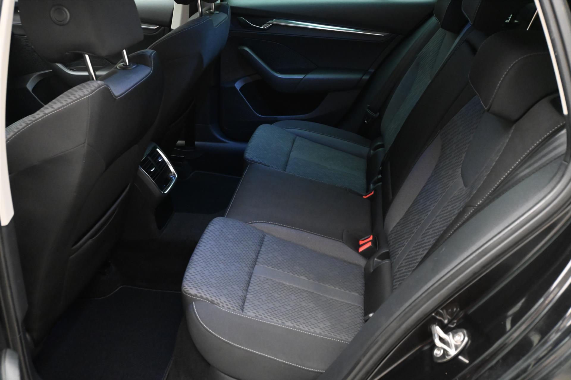 Hlavní fotografie vozu Škoda Octavia 2,0 TDI 110 kW DSG Style Záruka až 5 let (14)