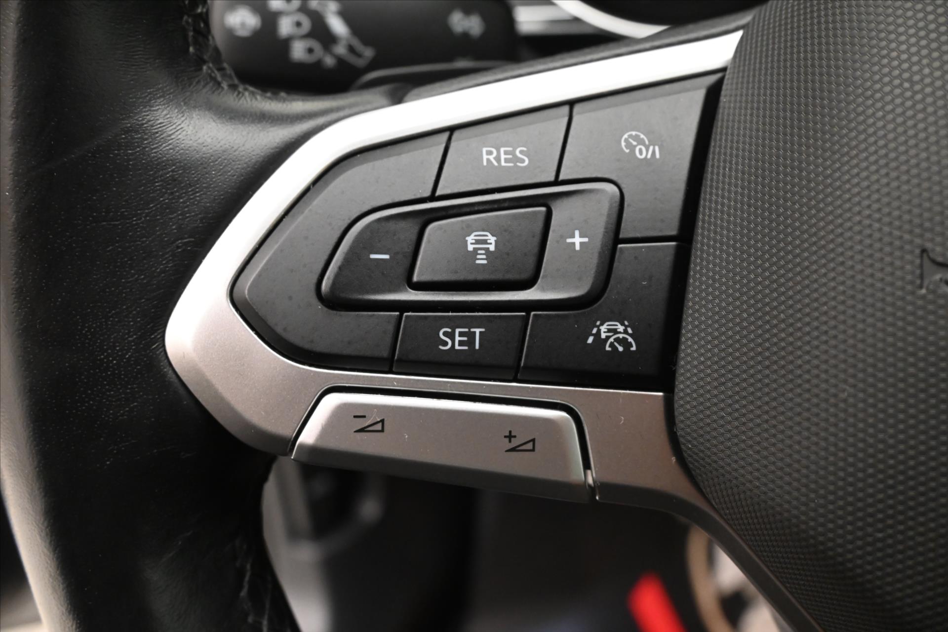 Hlavní fotografie vozu Volkswagen Passat 2,0 TDI 110 kW DSG Business Záruka až 5 let (24)