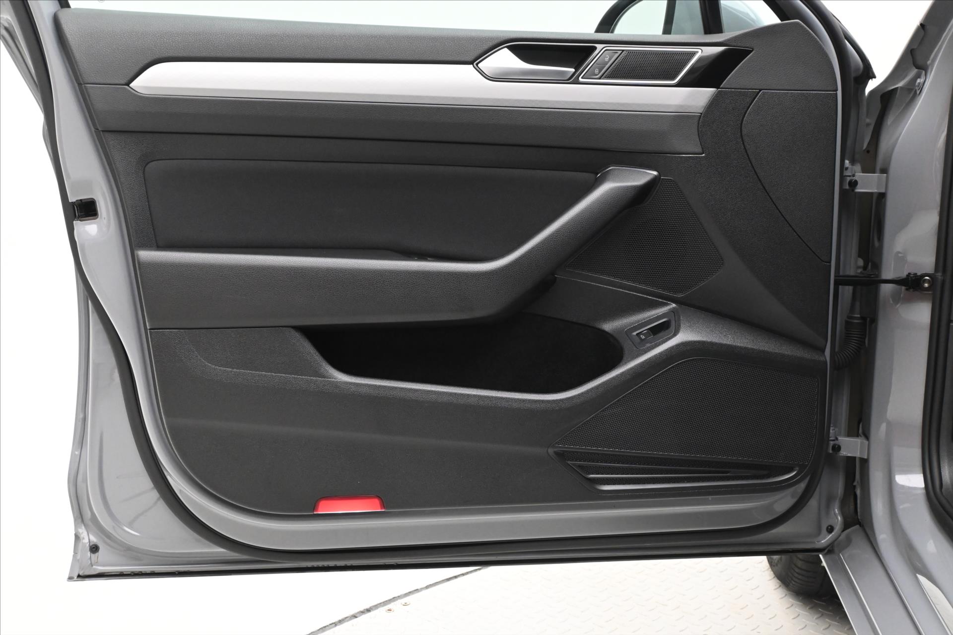 Hlavní fotografie vozu Volkswagen Passat 2,0 TDI 110 kW DSG Business Záruka až 5 let (25)