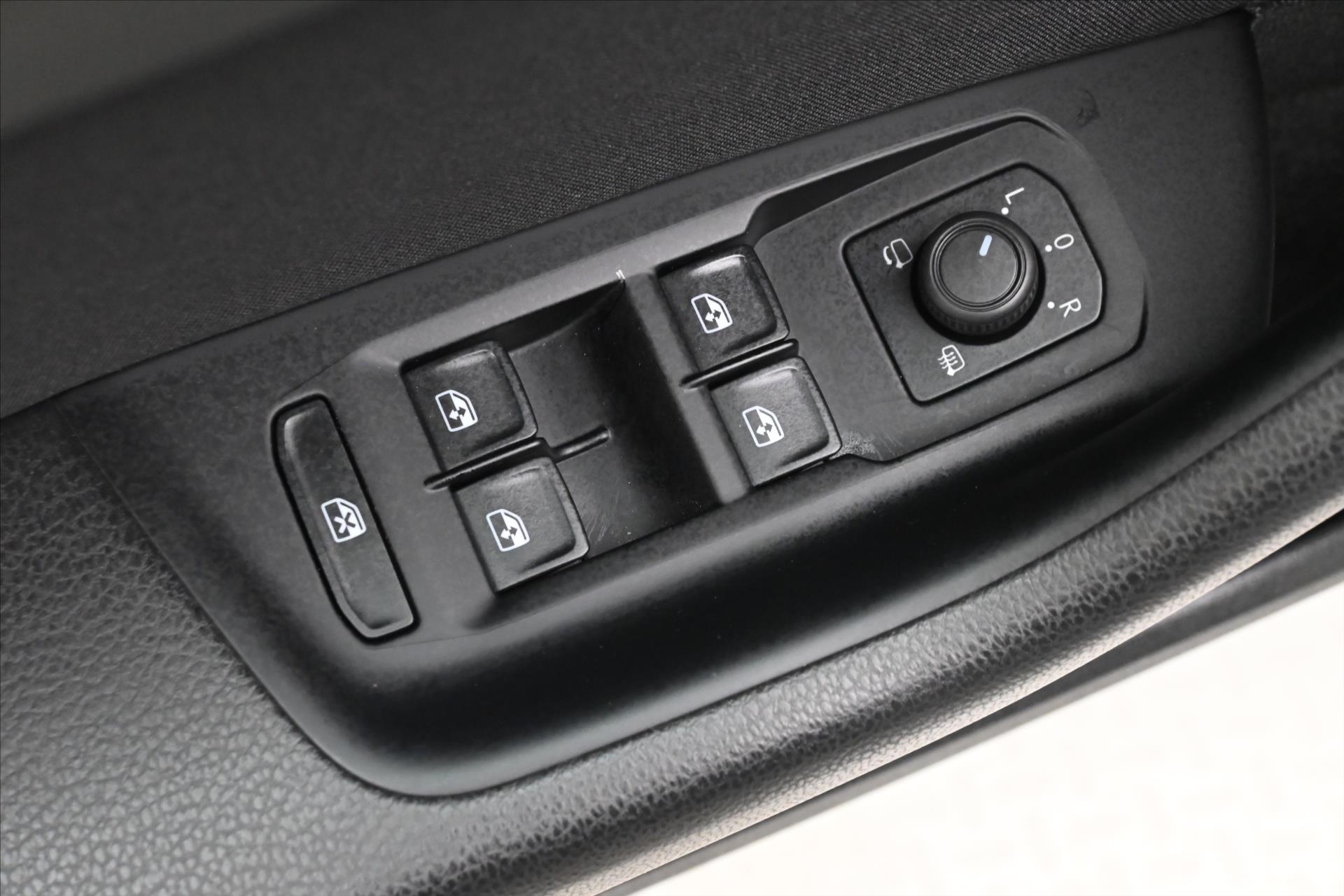 Hlavní fotografie vozu Volkswagen Passat 2,0 TDI 110 kW DSG Business Záruka až 5 let (26)