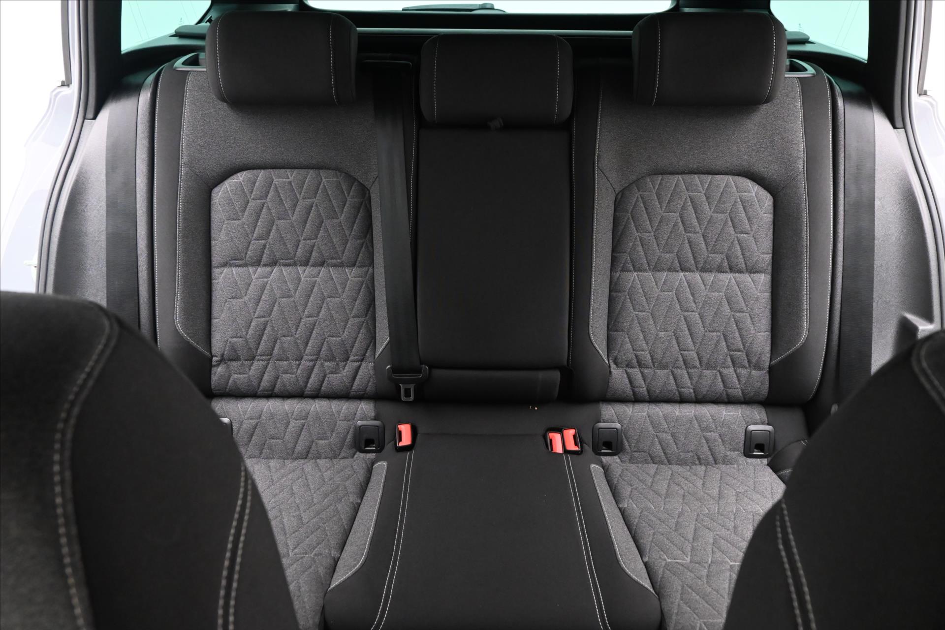 Hlavní fotografie vozu Volkswagen Passat 2,0 TDI 110 kW DSG Business Záruka až 5 let (28)