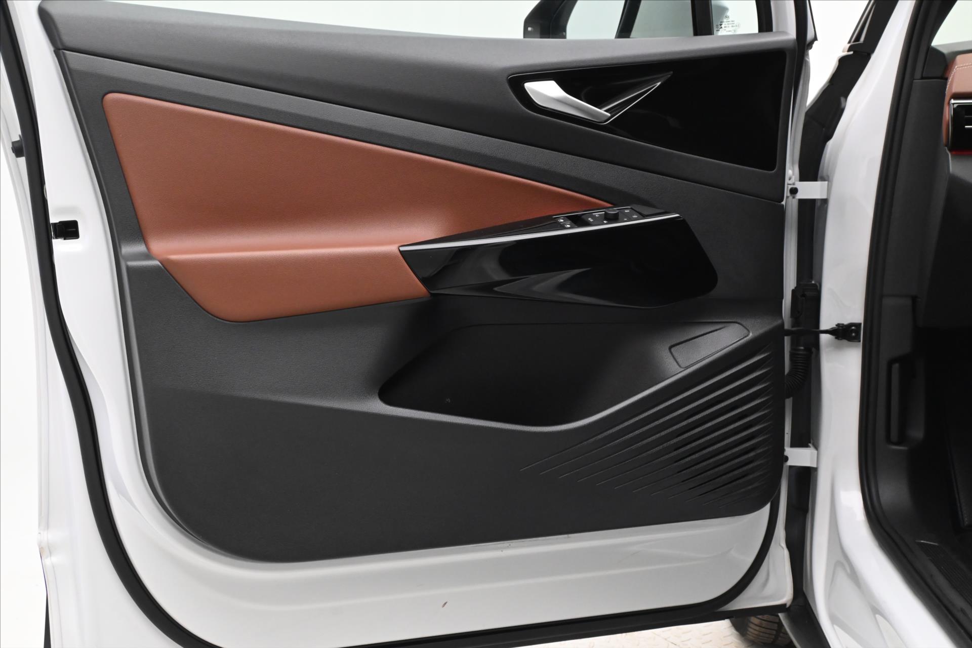 Main photo of the car Volkswagen Id.4 150kW FOR PERFORMANCE 77kWh Warranty up to 3 years (23)