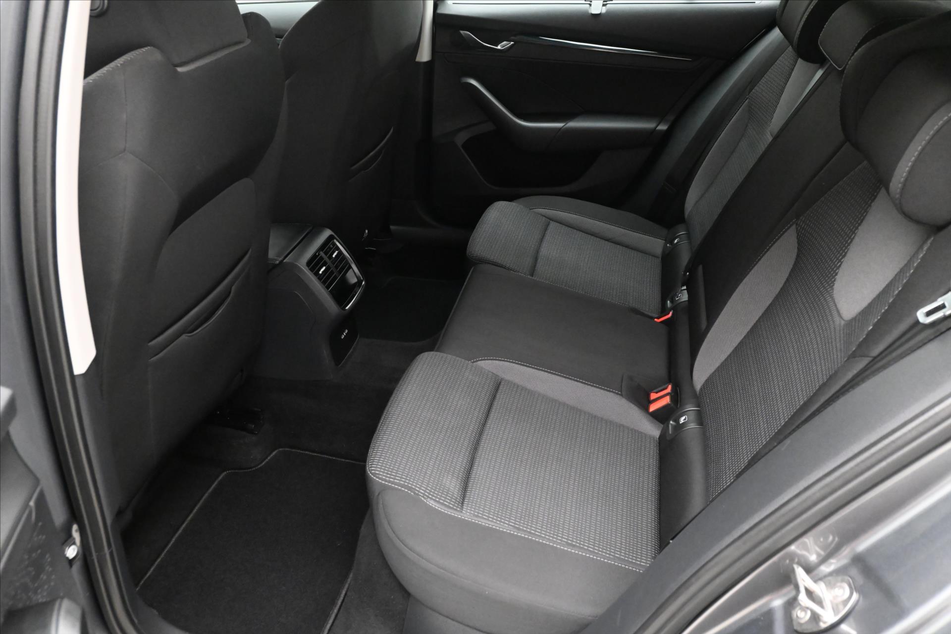 Main photo of the car Skoda Octavia 2.0 TDI 110 kW DSG STYLE Warranty up to 5 years (14)