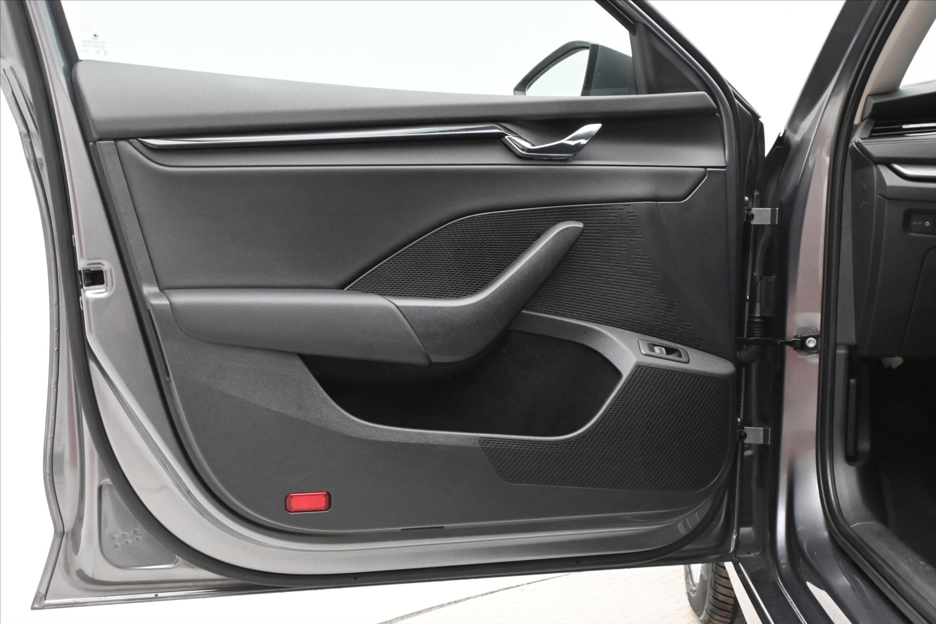 Main photo of the car Skoda Octavia 2.0 TDI 110 kW DSG STYLE Warranty up to 5 years (24)