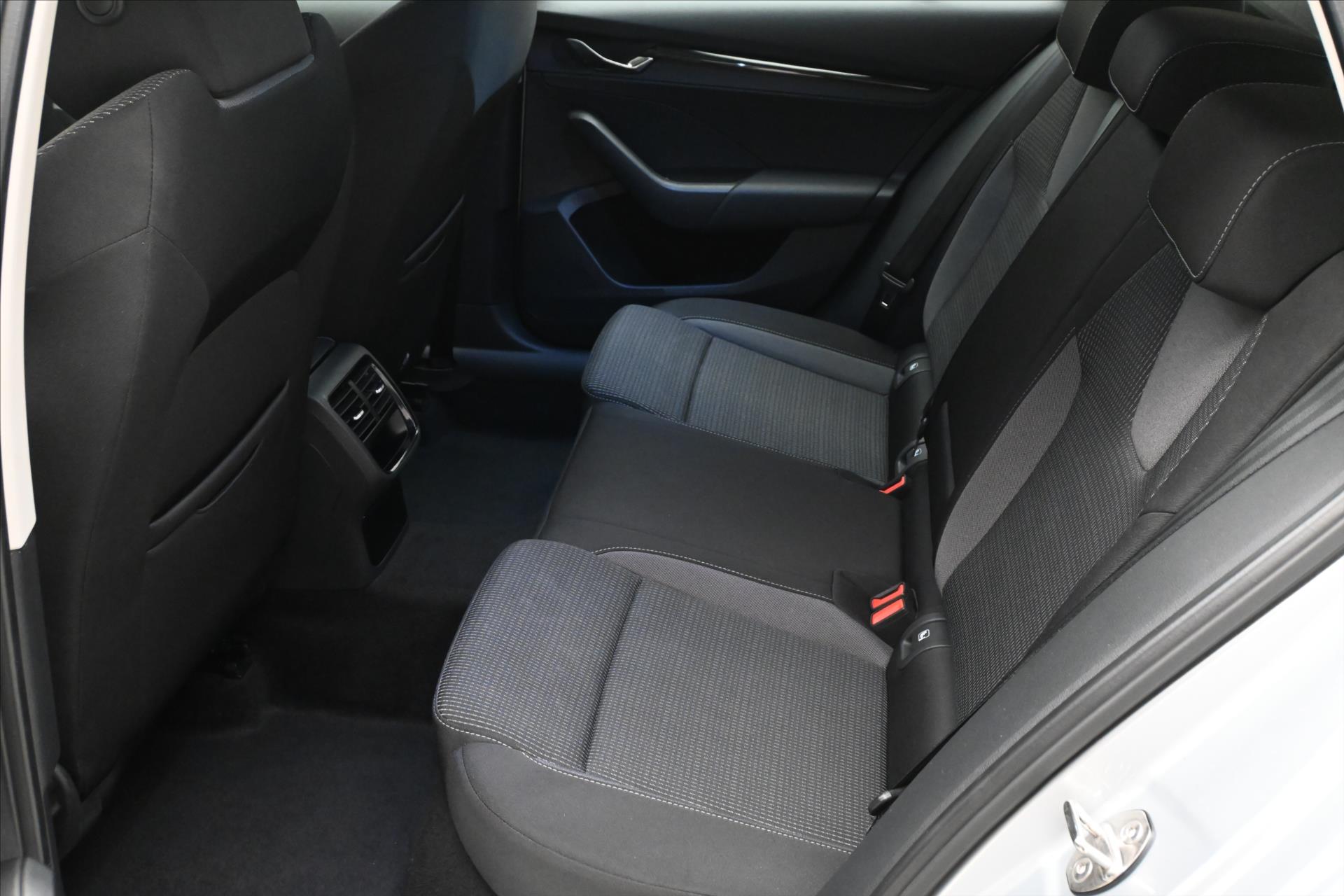 Hlavní fotografie vozu Škoda Octavia 2,0 TDI 110 kW DSG NAVIGACE Záruka až 5 let (14)