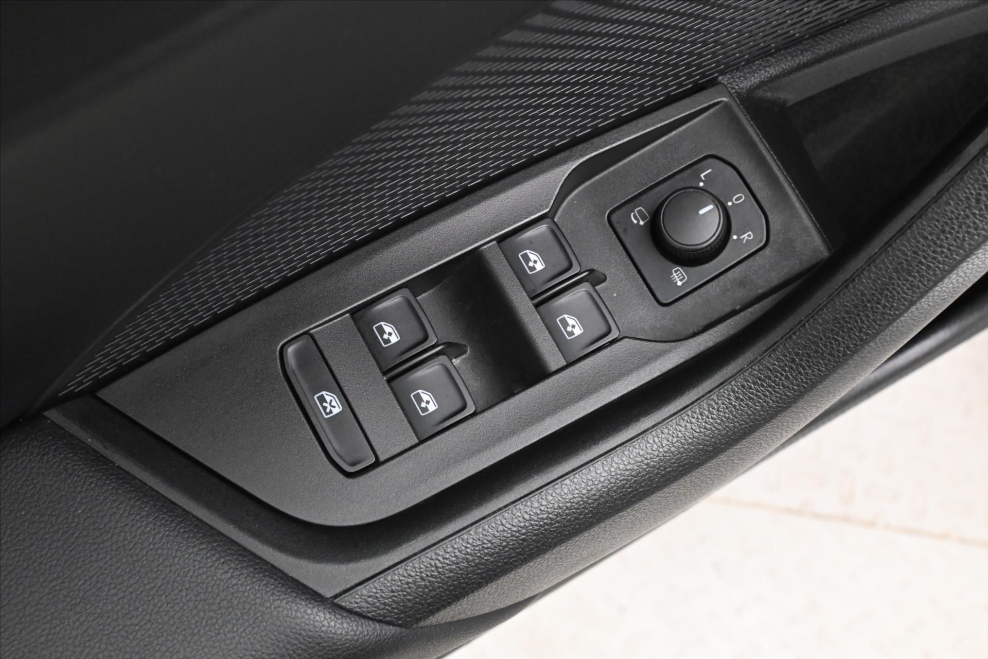 Hlavní fotografie vozu Škoda Octavia 2,0 TDI 110 kW DSG NAVIGACE Záruka až 5 let (25)