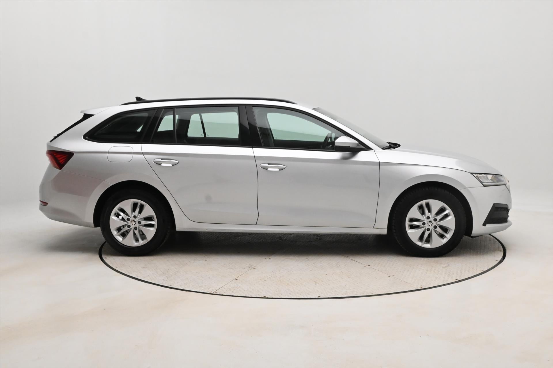 Hlavní fotografie vozu Škoda Octavia 2,0 TDI 110 kW DSG NAVIGACE Záruka až 5 let (4)