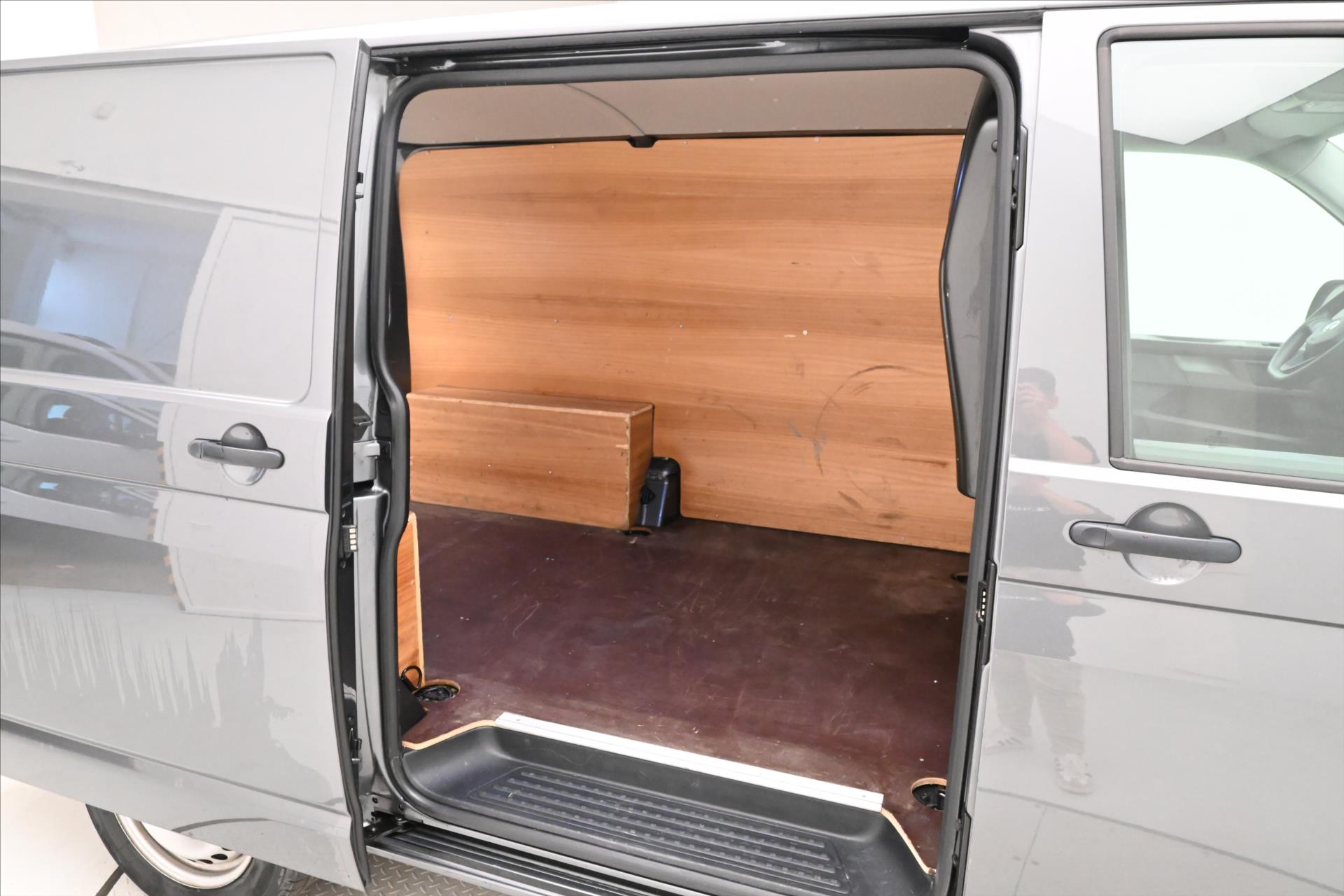 Hlavní fotografie vozu Volkswagen Transporter 2,0 TDI 110 kW DSG Navi Záruka až 5 let (11)