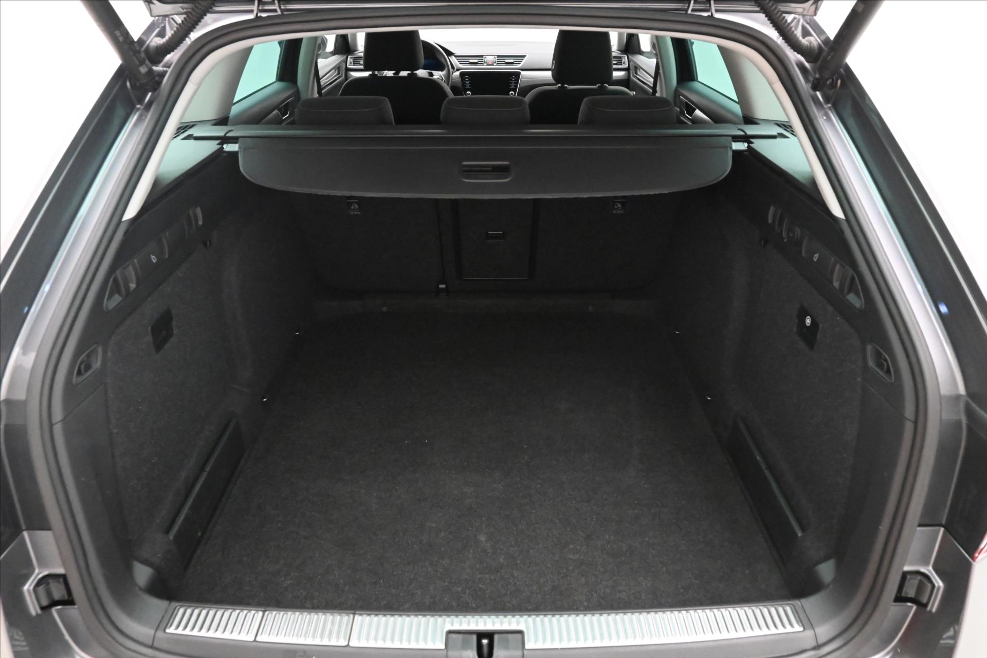 Hlavní fotografie vozu Škoda Superb 2,0 TDI 147 kW DSG Style Záruka až 5 let (10)