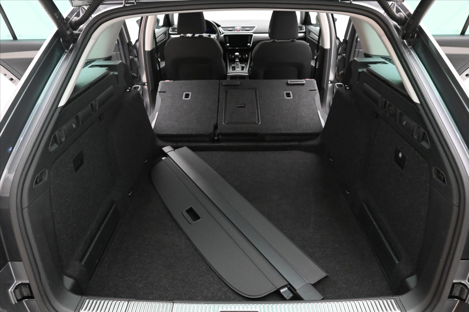 Hlavní fotografie vozu Škoda Superb 2,0 TDI 147 kW DSG Style Záruka až 5 let (11)