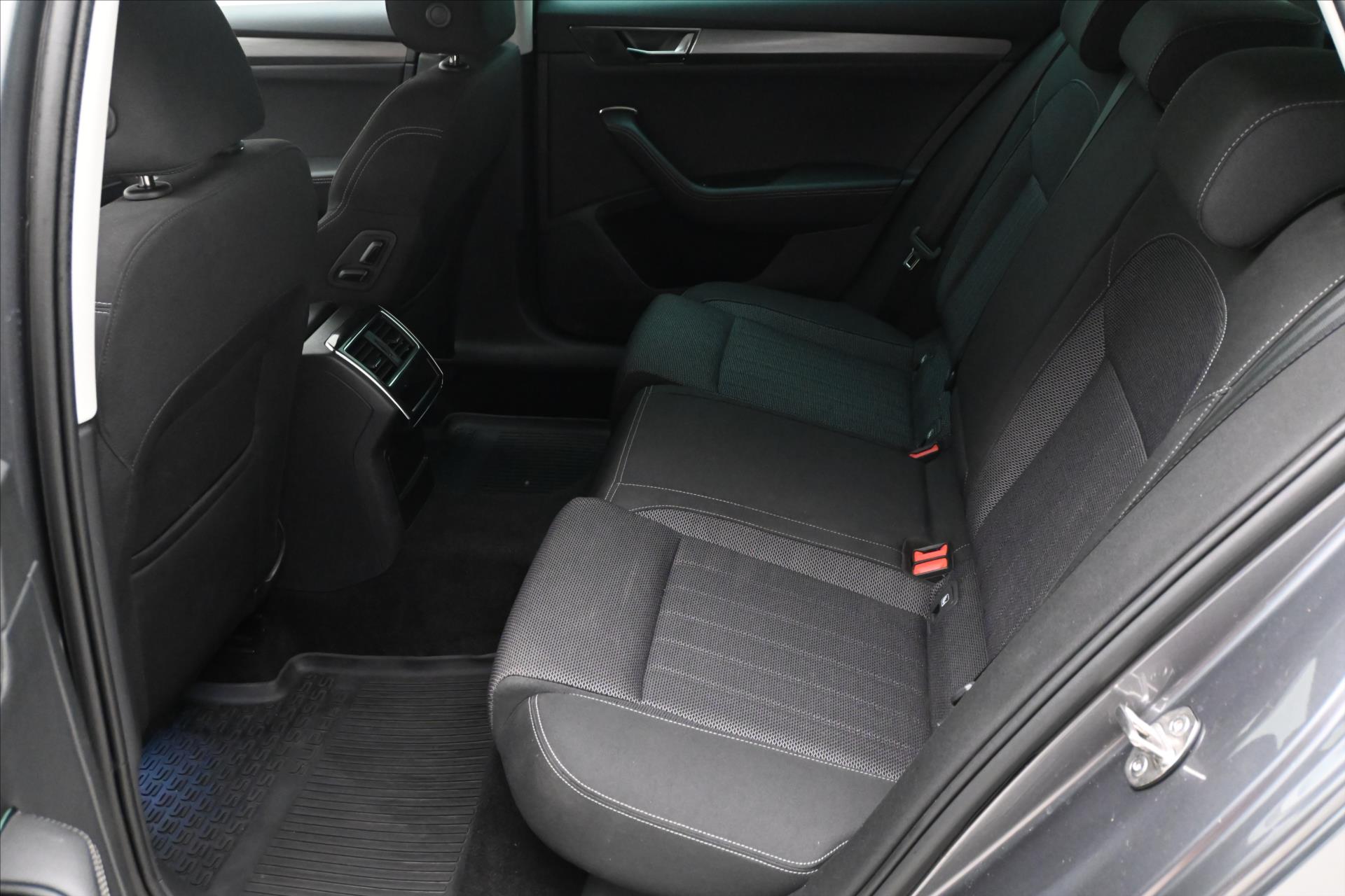 Hlavní fotografie vozu Škoda Superb 2,0 TDI 147 kW DSG Style Záruka až 5 let (14)