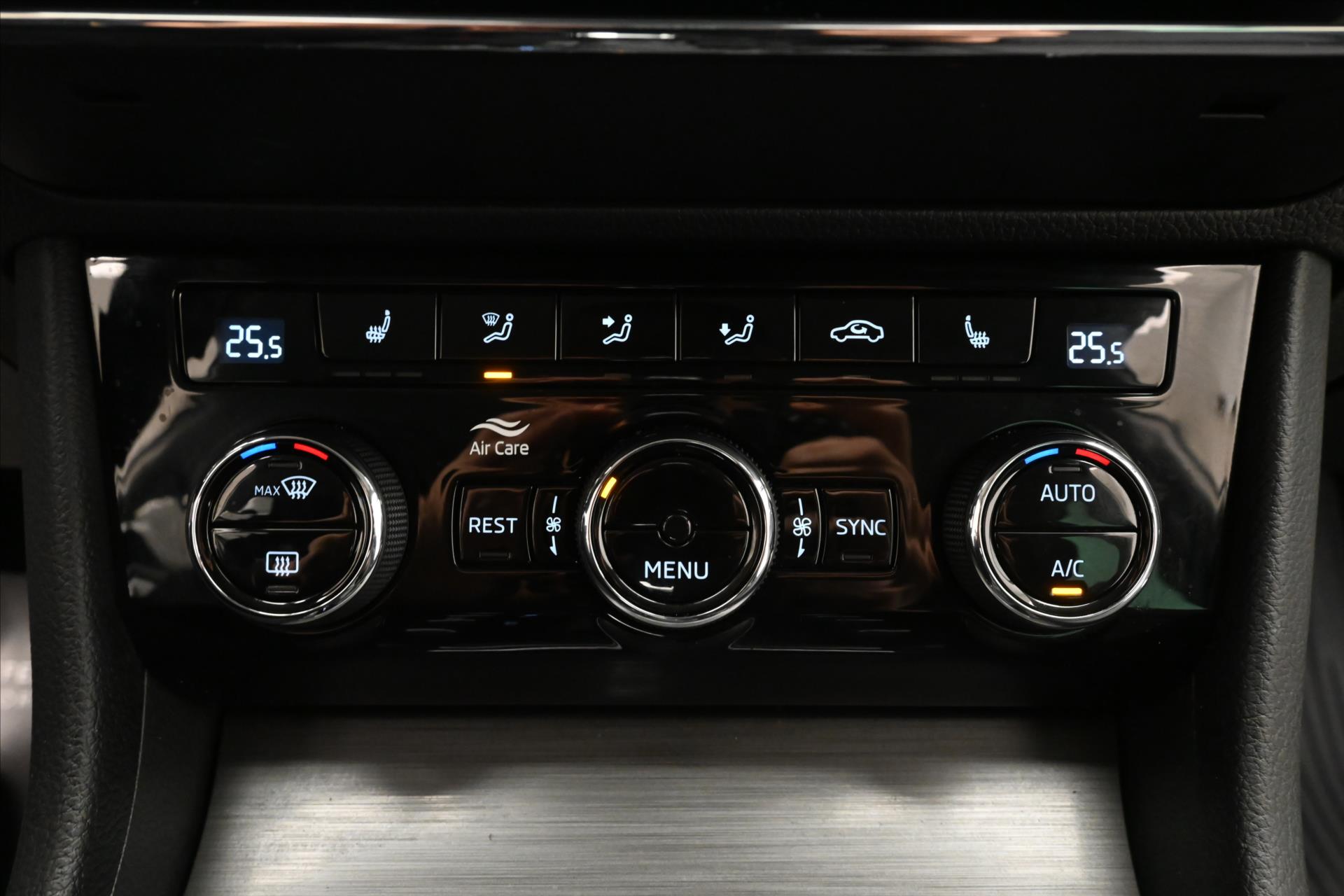 Hlavní fotografie vozu Škoda Superb 2,0 TDI 147 kW DSG Style Záruka až 5 let (21)