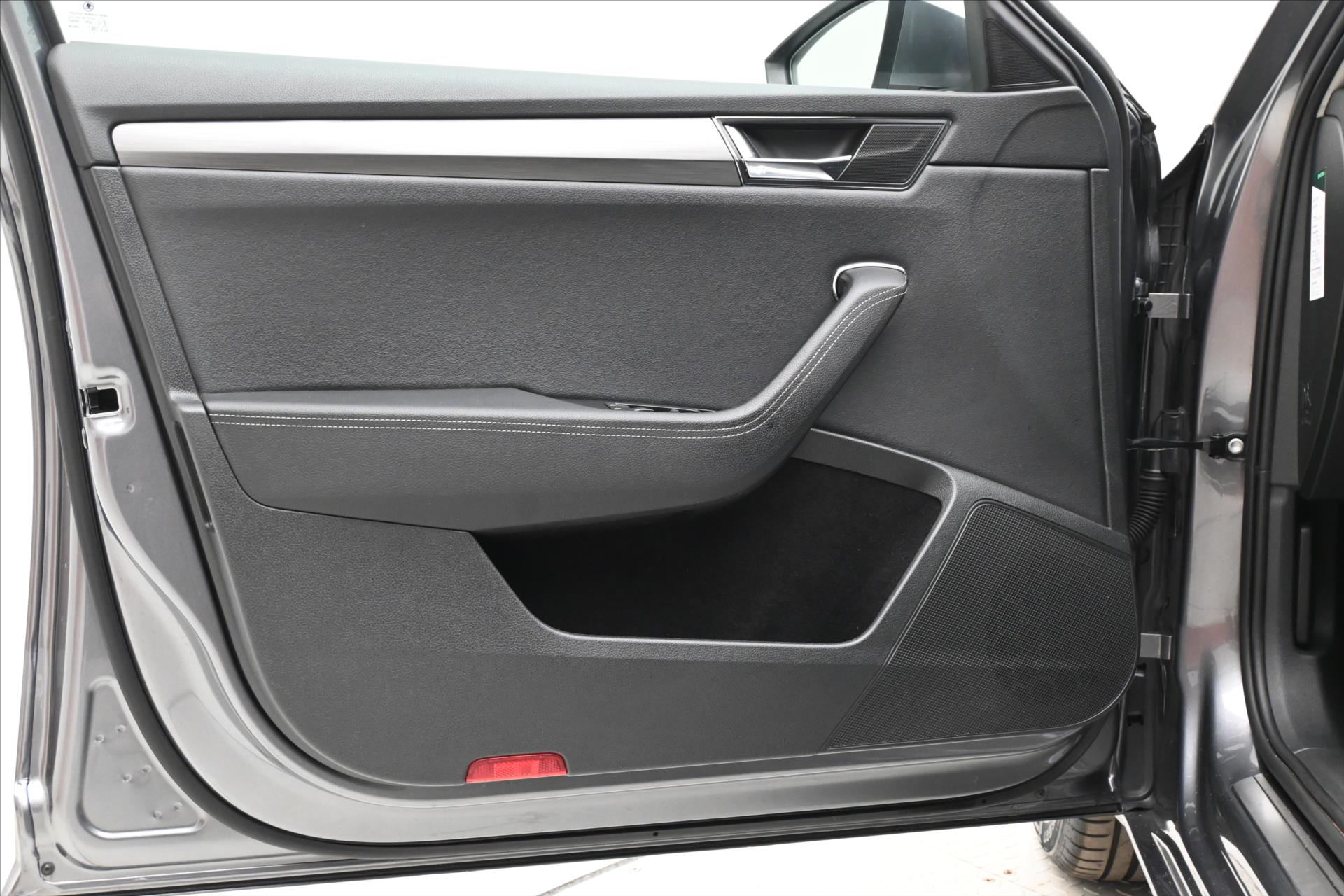 Hlavní fotografie vozu Škoda Superb 2,0 TDI 147 kW DSG Style Záruka až 5 let (24)