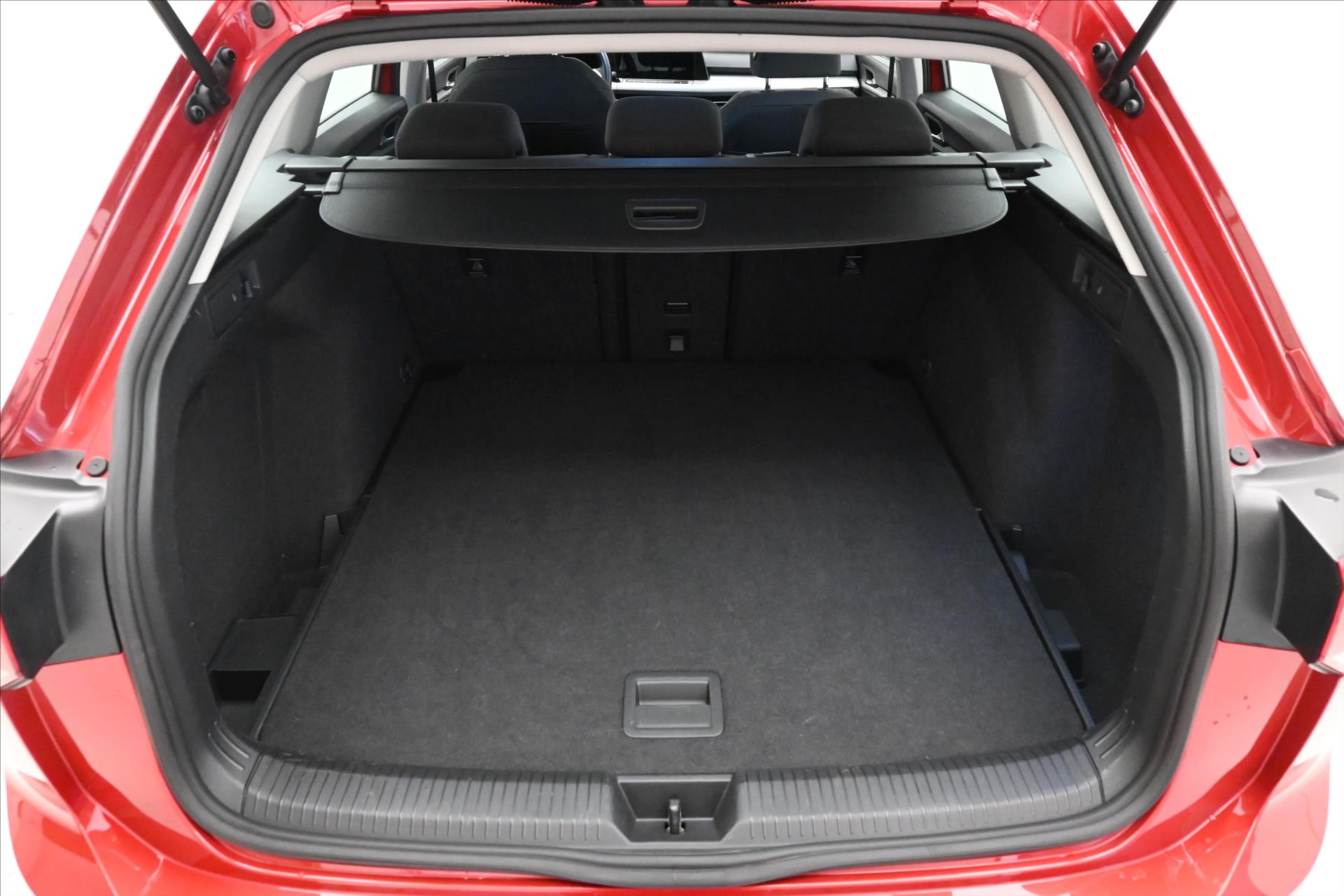 Hlavní fotografie vozu Volkswagen Golf 2,0 TDI 110 kW DSG Business Záruka až 5 let (10)