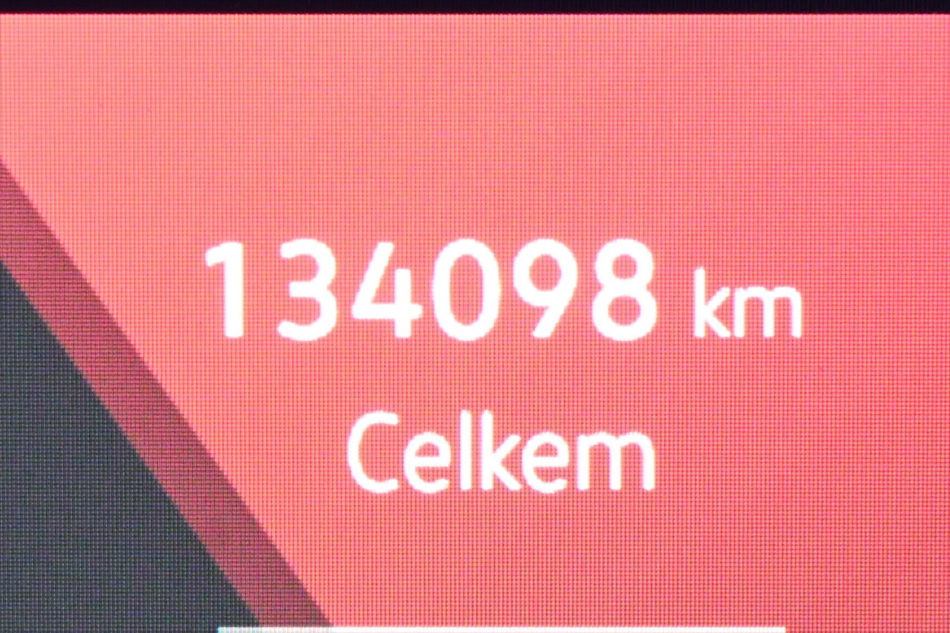 Hlavní fotografie vozu Volkswagen Golf 2,0 TDI 110 kW DSG Business Záruka až 5 let (17)