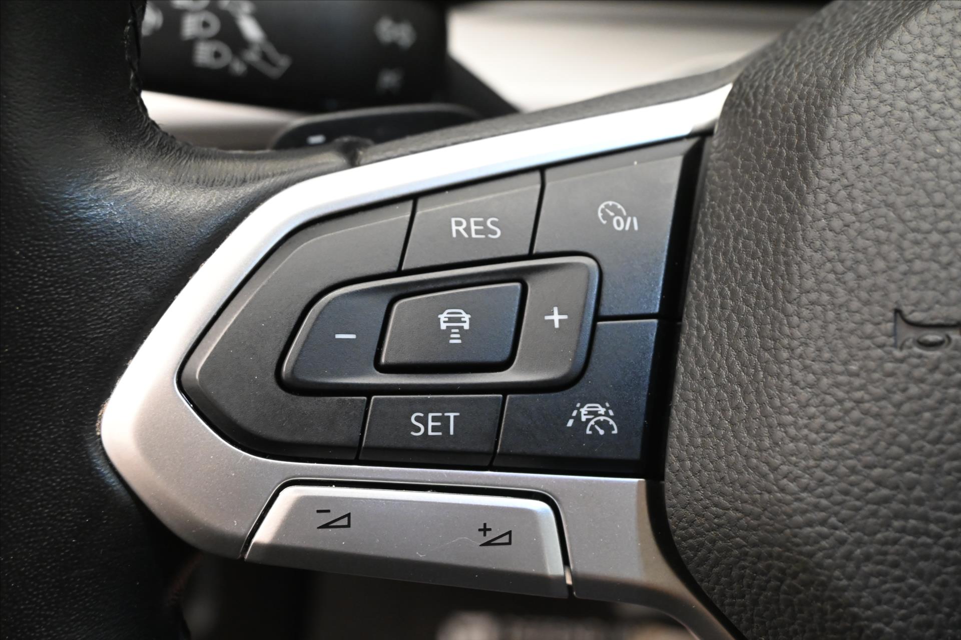 Hlavní fotografie vozu Volkswagen Golf 2,0 TDI 110 kW DSG Business Záruka až 5 let (22)