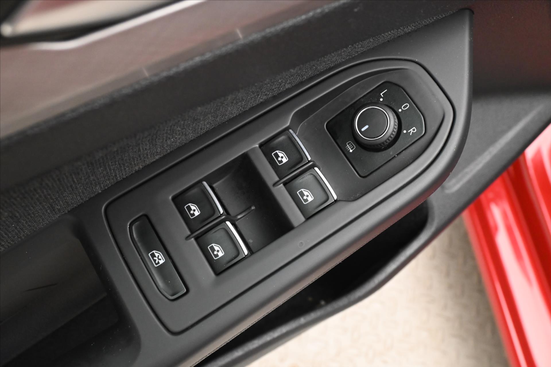 Hlavní fotografie vozu Volkswagen Golf 2,0 TDI 110 kW DSG Business Záruka až 5 let (24)