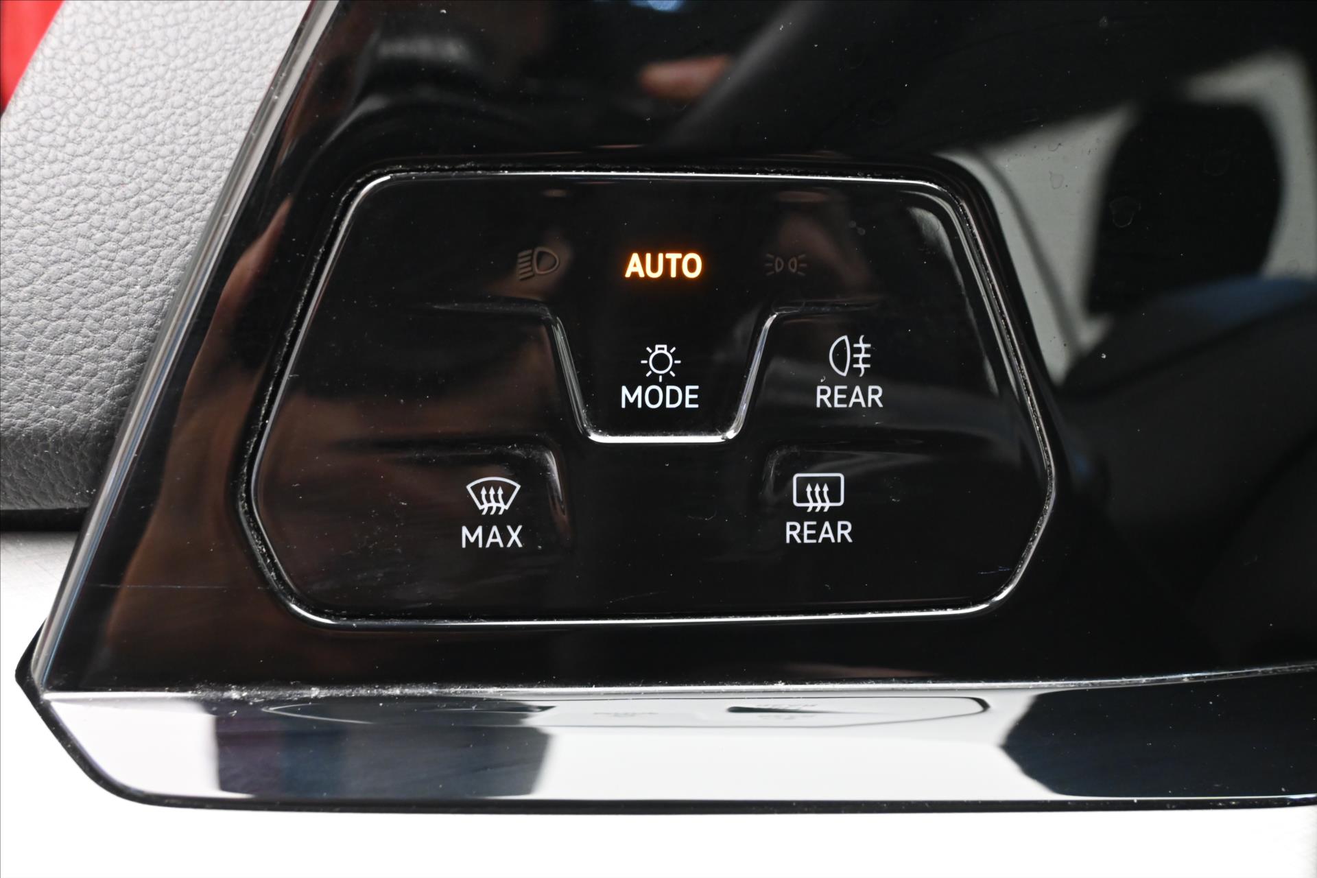 Hlavní fotografie vozu Volkswagen Golf 2,0 TDI 110 kW DSG Business Záruka až 5 let (25)