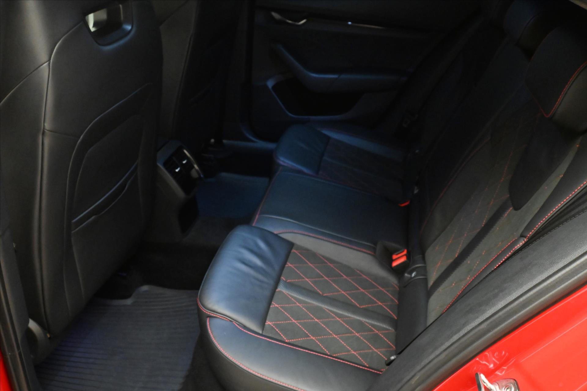 Hlavní fotografie vozu Škoda Octavia 2,0 TDI 147 KW RS DSG Záruka až 5 let (14)