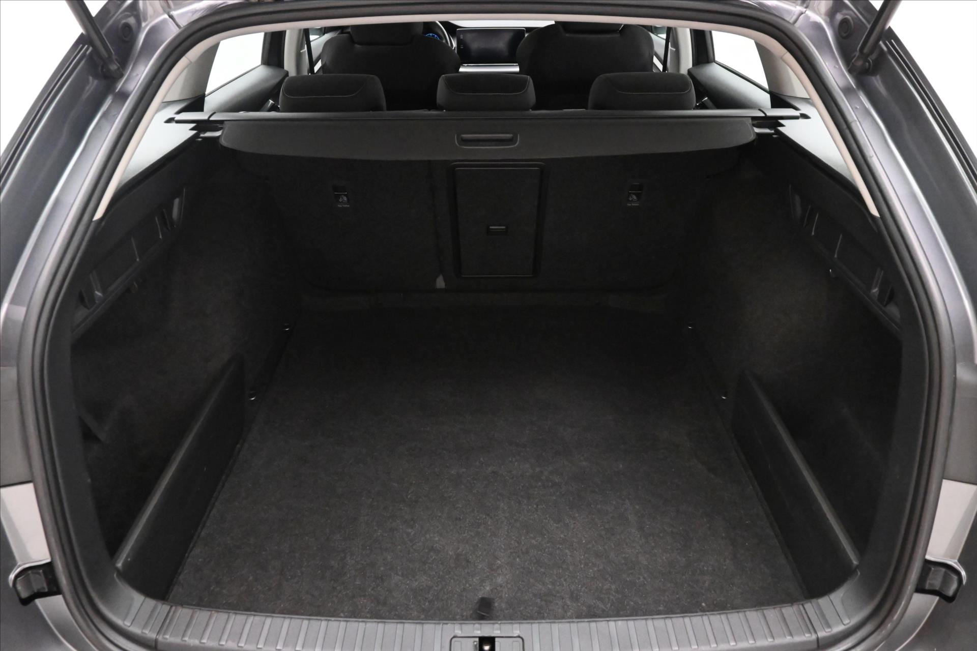 Hlavní fotografie vozu Škoda Octavia 2,0 TDI 110kW DSG Ambition Záruka až 5 let (10)