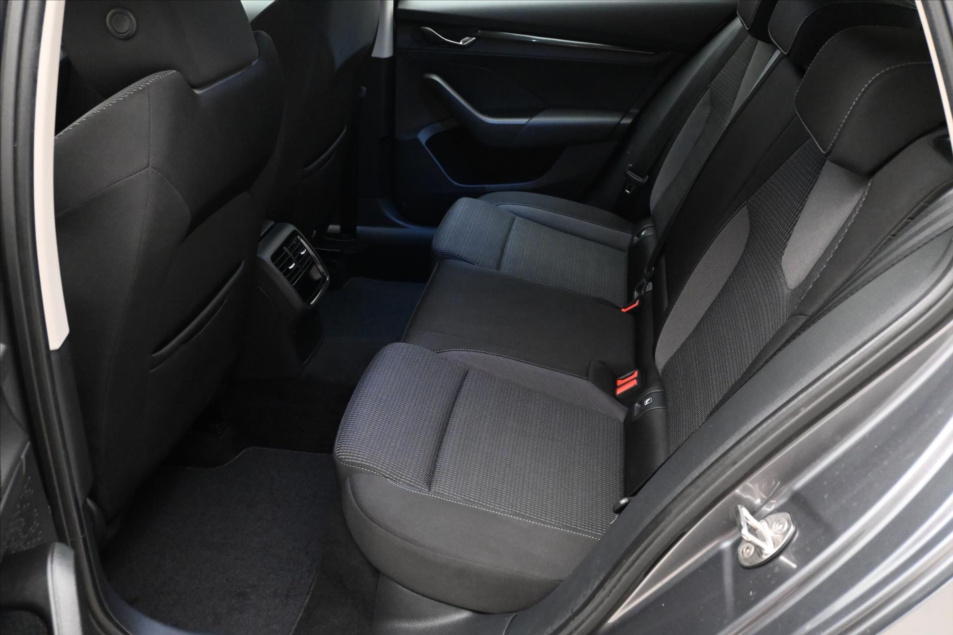 Hlavní fotografie vozu Škoda Octavia 2,0 TDI 110kW DSG Ambition Záruka až 5 let (14)