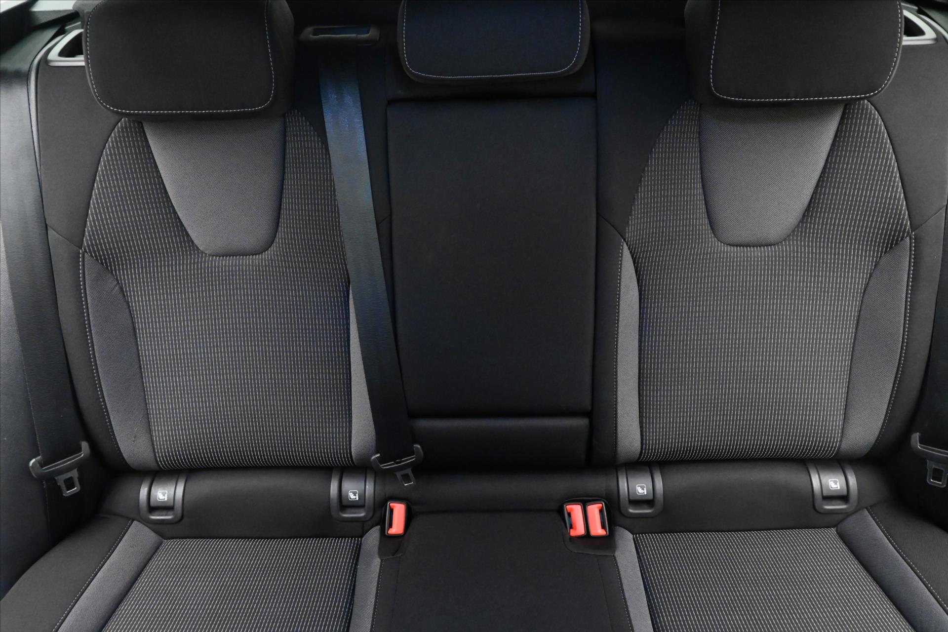 Hlavní fotografie vozu Škoda Octavia 2,0 TDI 110kW DSG Ambition Záruka až 5 let (27)
