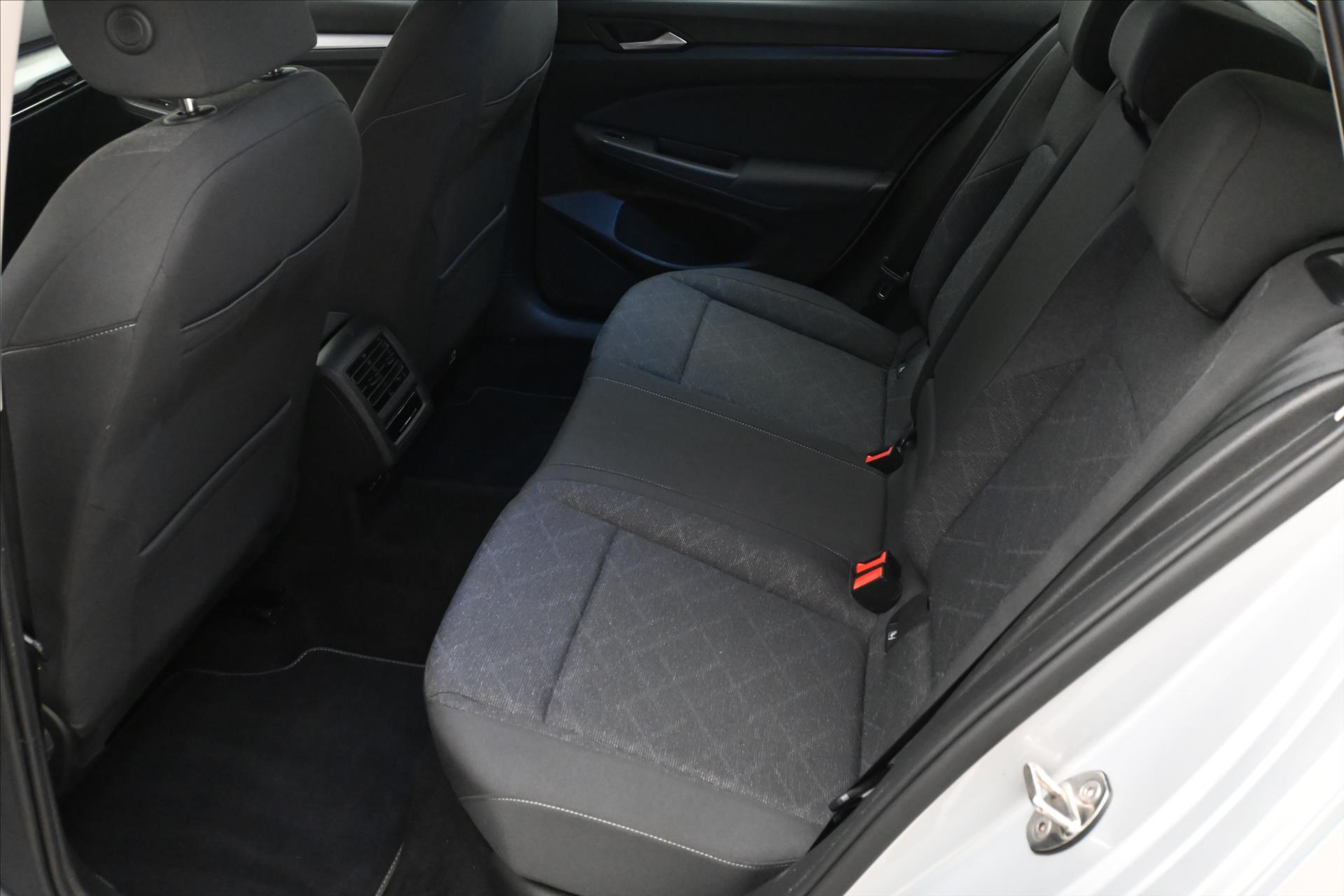 Hlavní fotografie vozu Volkswagen Golf 2,0 TDI 85 kW DSG Life Záruka až 5 let (14)