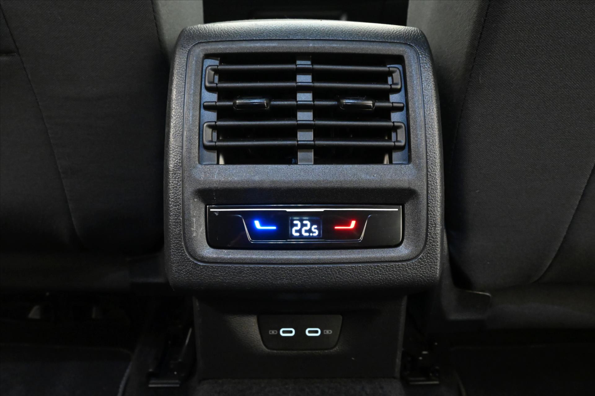 Hlavní fotografie vozu Volkswagen Golf 2,0 TDI 85 kW DSG Life Záruka až 5 let (21)