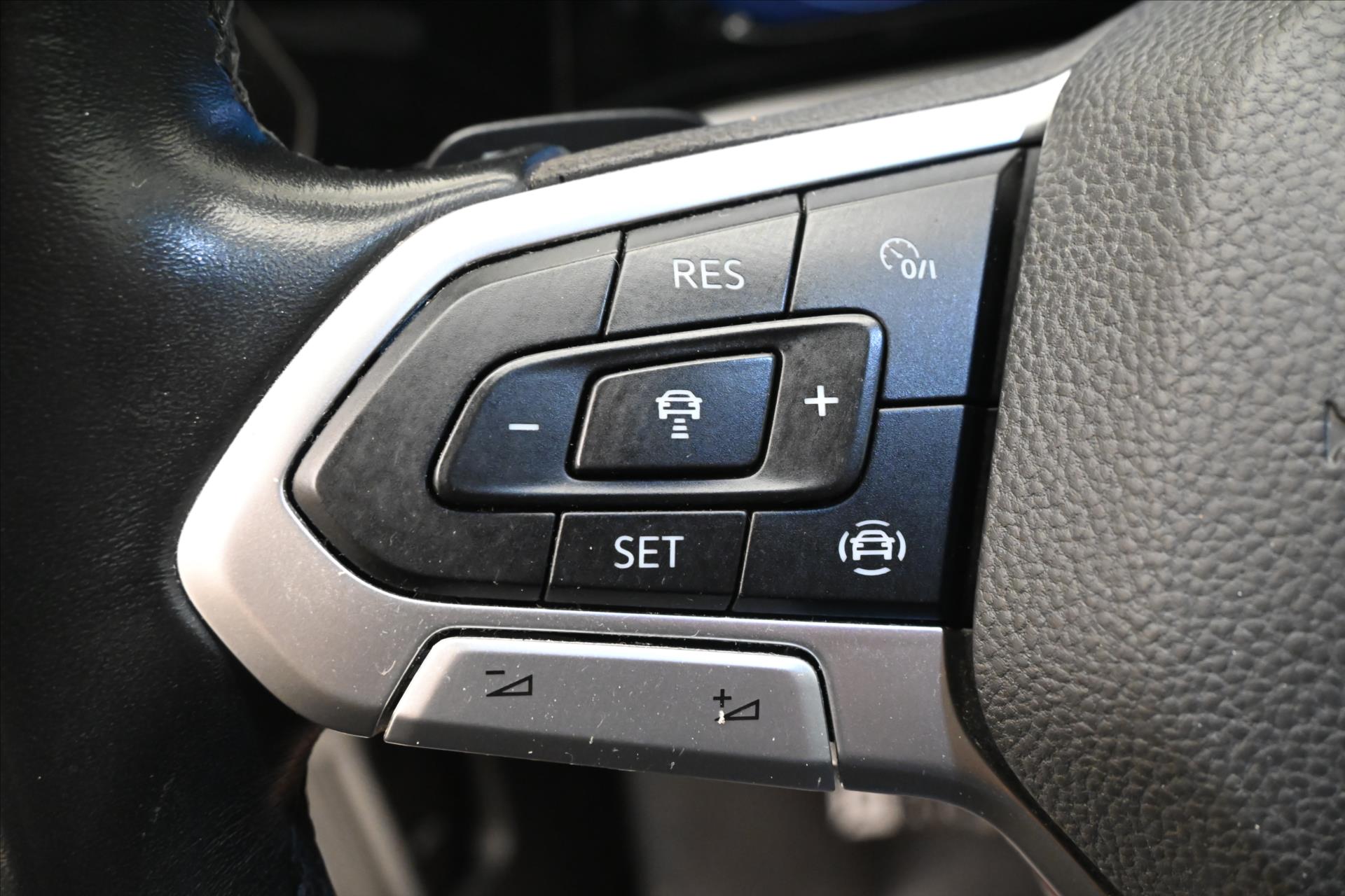 Hlavní fotografie vozu Volkswagen Golf 2,0 TDI 85 kW DSG Life Záruka až 5 let (23)