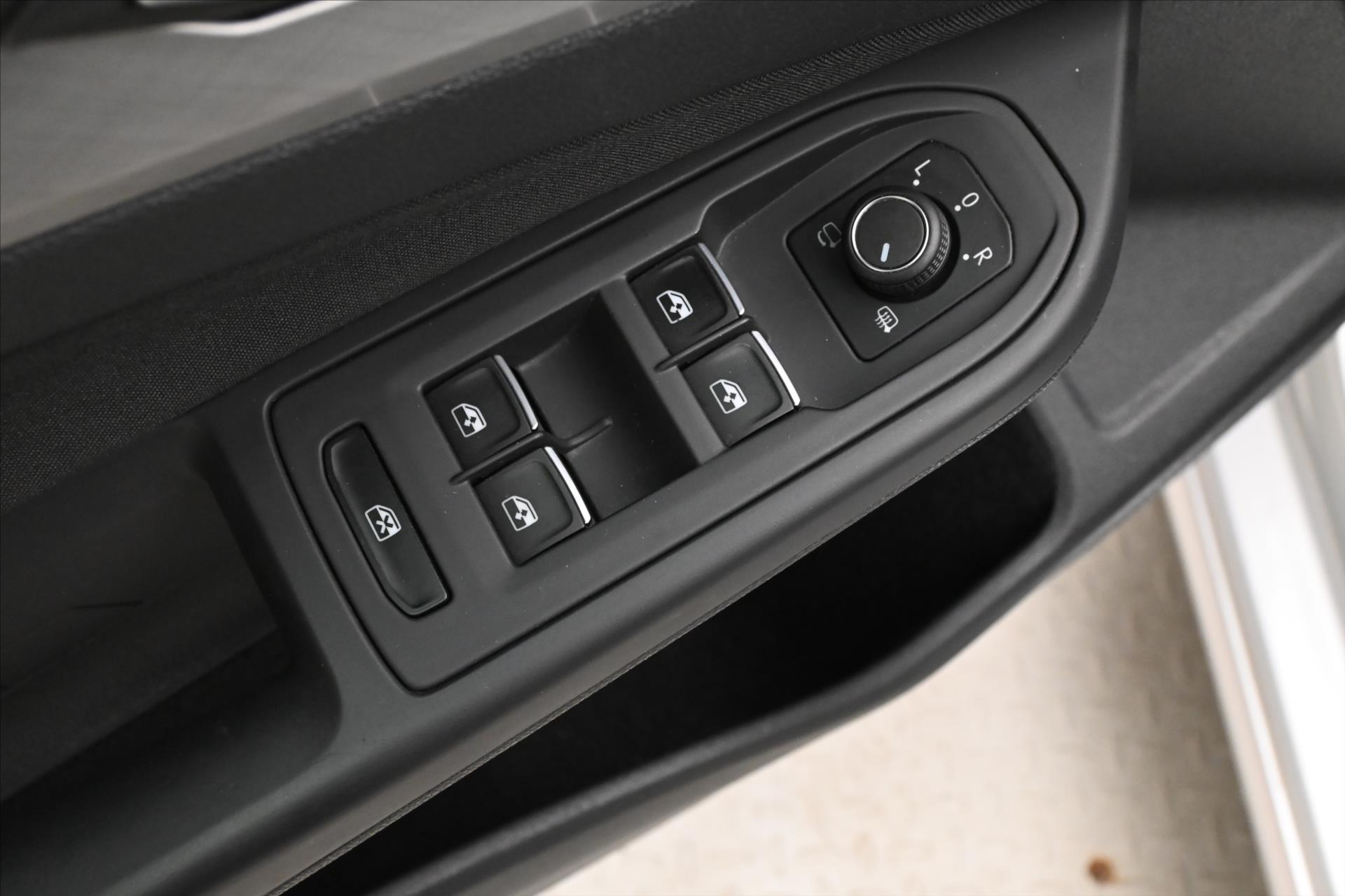 Hlavní fotografie vozu Volkswagen Golf 2,0 TDI 85 kW DSG Life Záruka až 5 let (25)