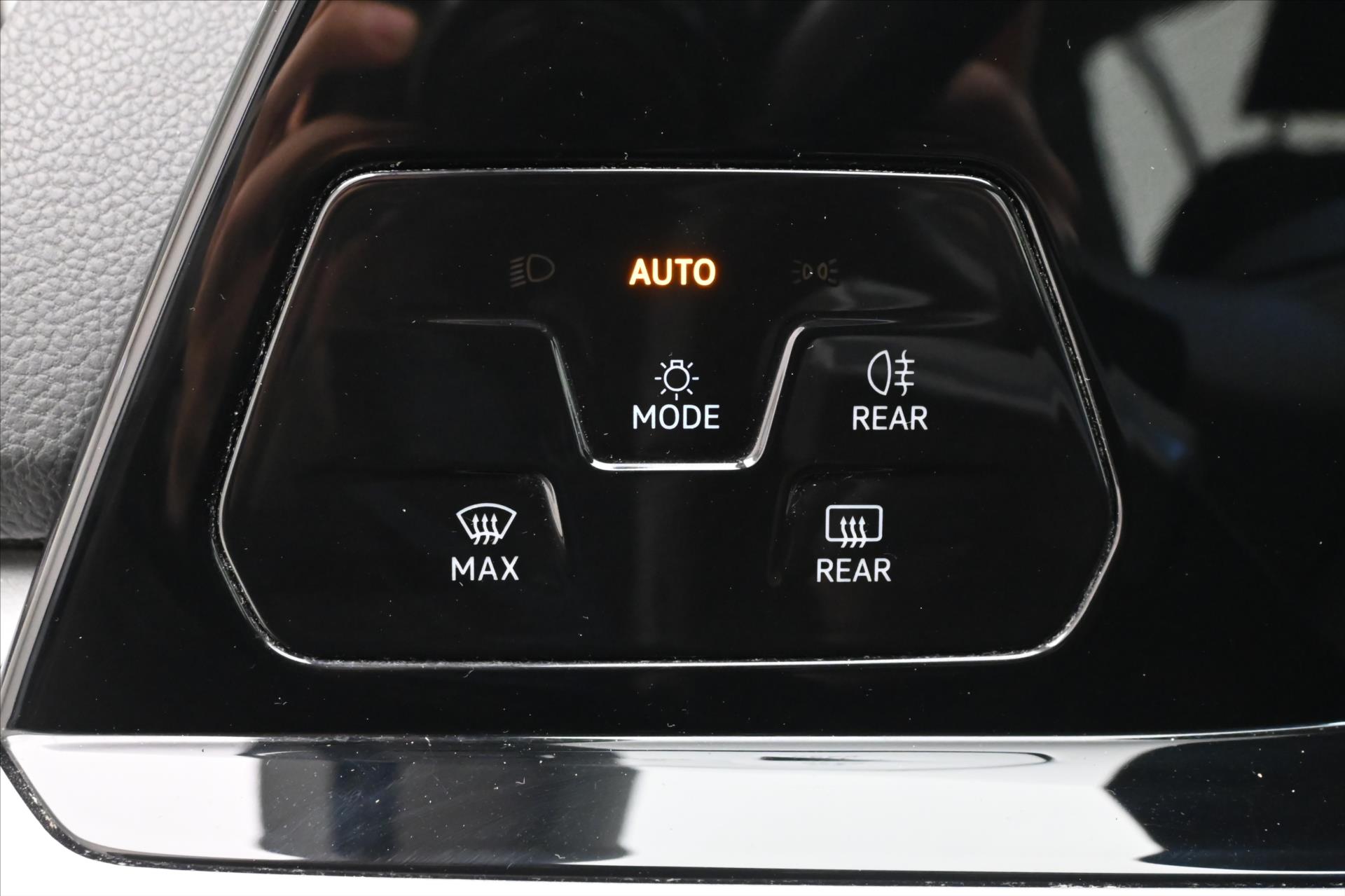 Hlavní fotografie vozu Volkswagen Golf 2,0 TDI 85 kW DSG Life Záruka až 5 let (26)