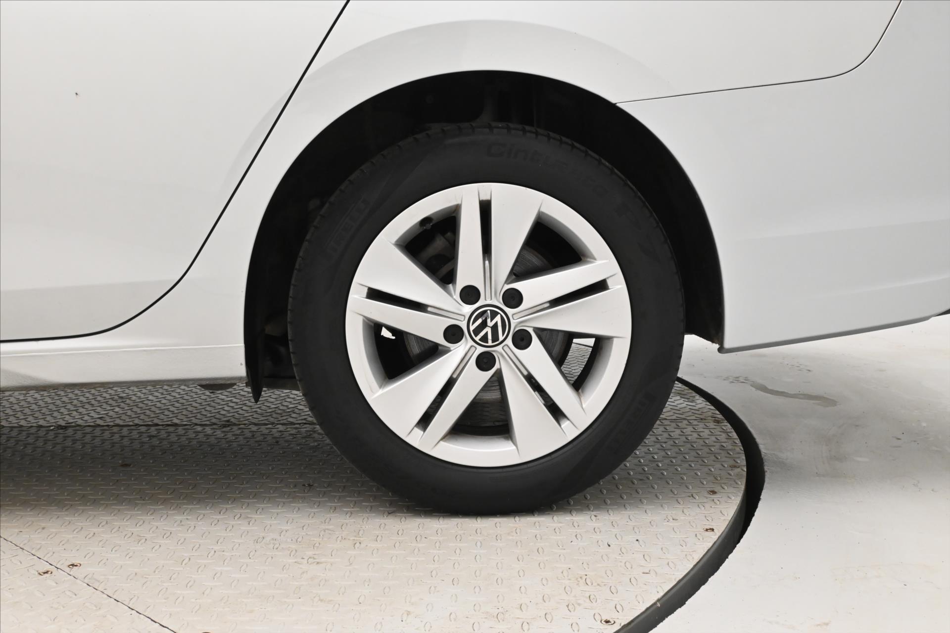 Hlavní fotografie vozu Volkswagen Golf 2,0 TDI 85 kW DSG Life Záruka až 5 let (30)