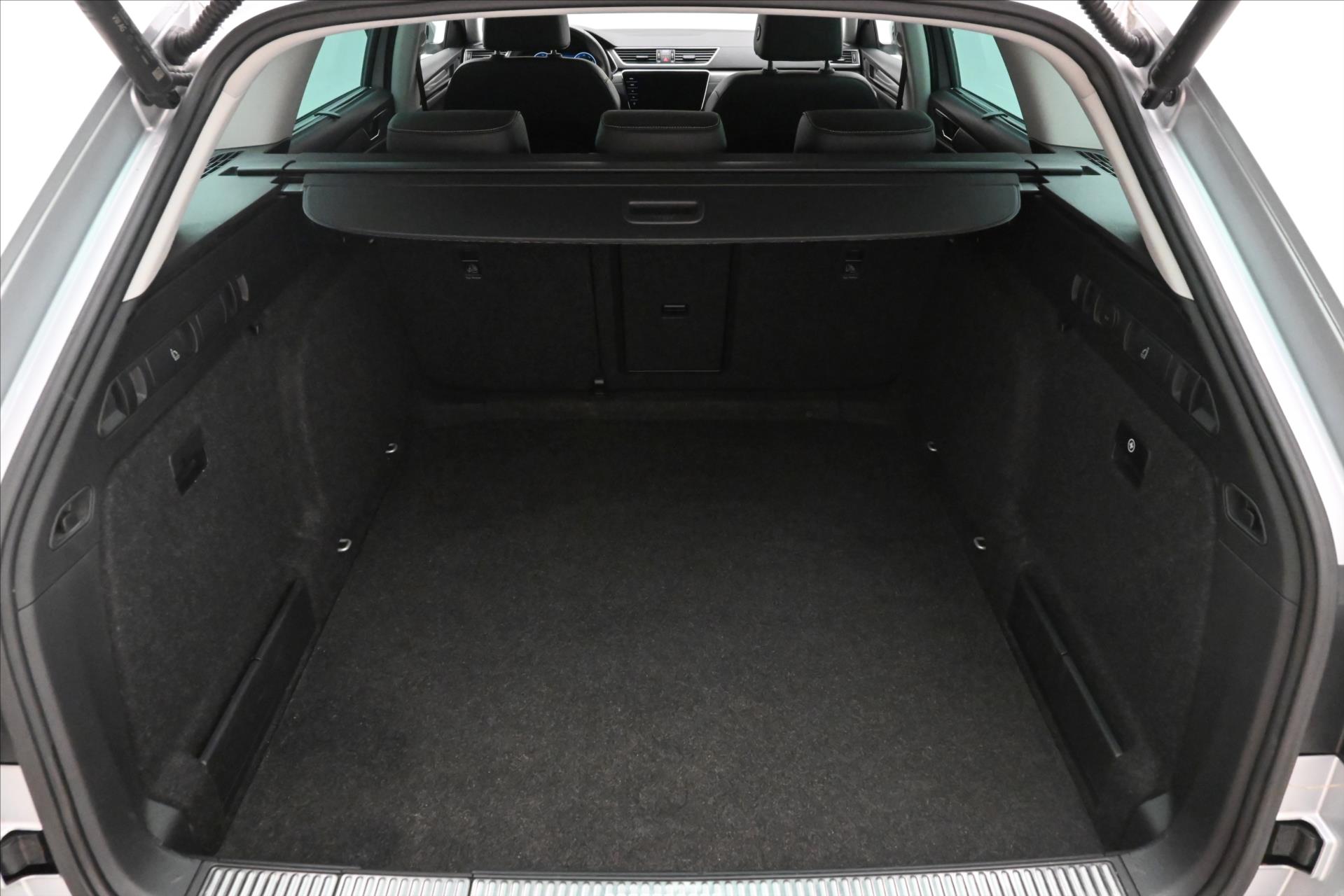 Hlavní fotografie vozu Škoda Superb 2,0 TDI 110 kW Style Záruka až 5 let (10)