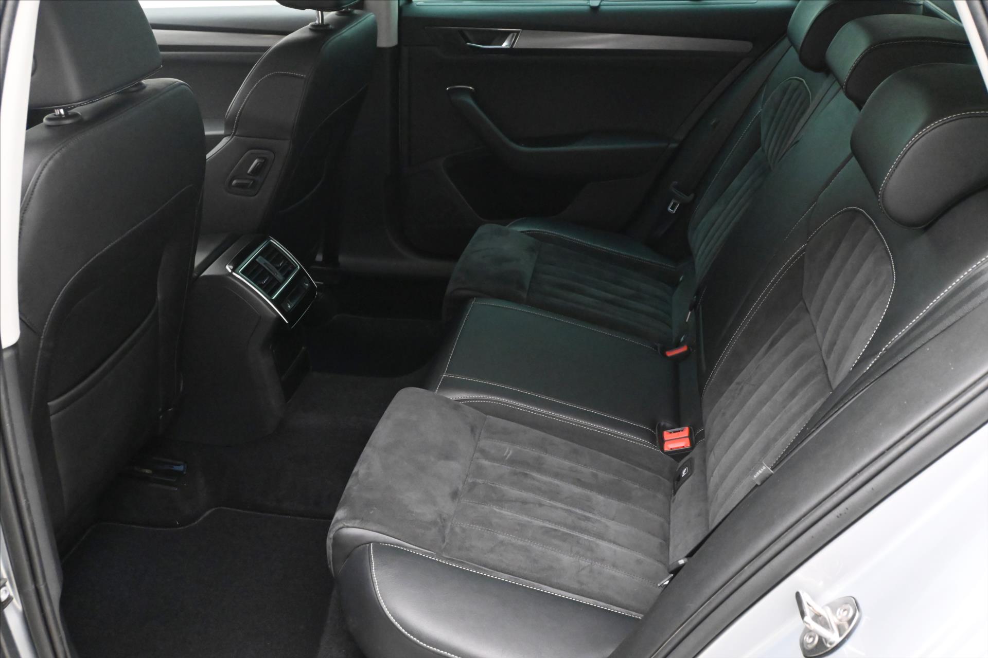 Hlavní fotografie vozu Škoda Superb 2,0 TDI 110 kW Style Záruka až 5 let (14)