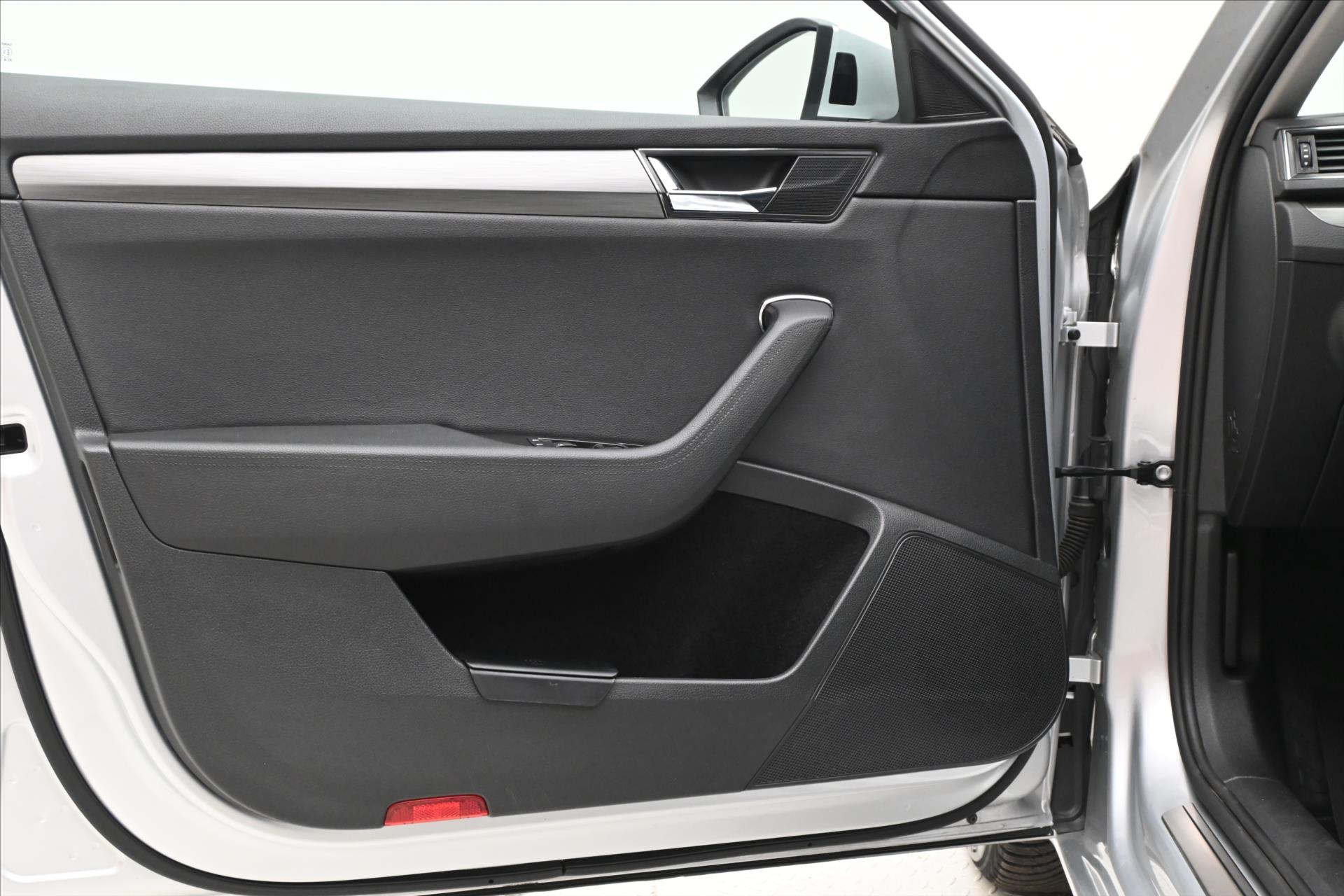 Hlavní fotografie vozu Škoda Superb 2,0 TDI 110 kW Style Záruka až 5 let (25)