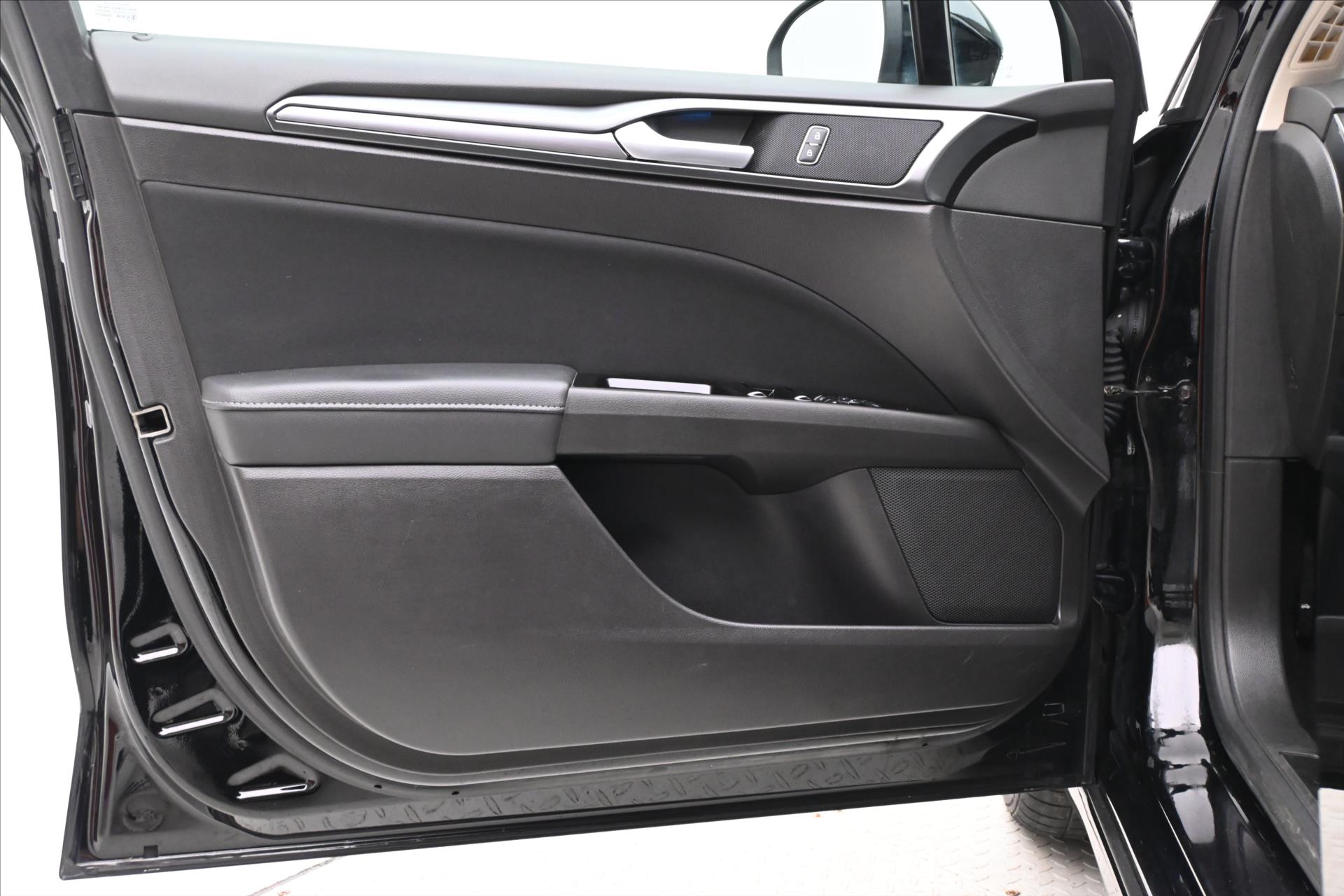 Main photo of the car Ford Mondeo 2.0 EcoBlue 140kW AT8 Titanium Warranty up to 5 years (24)