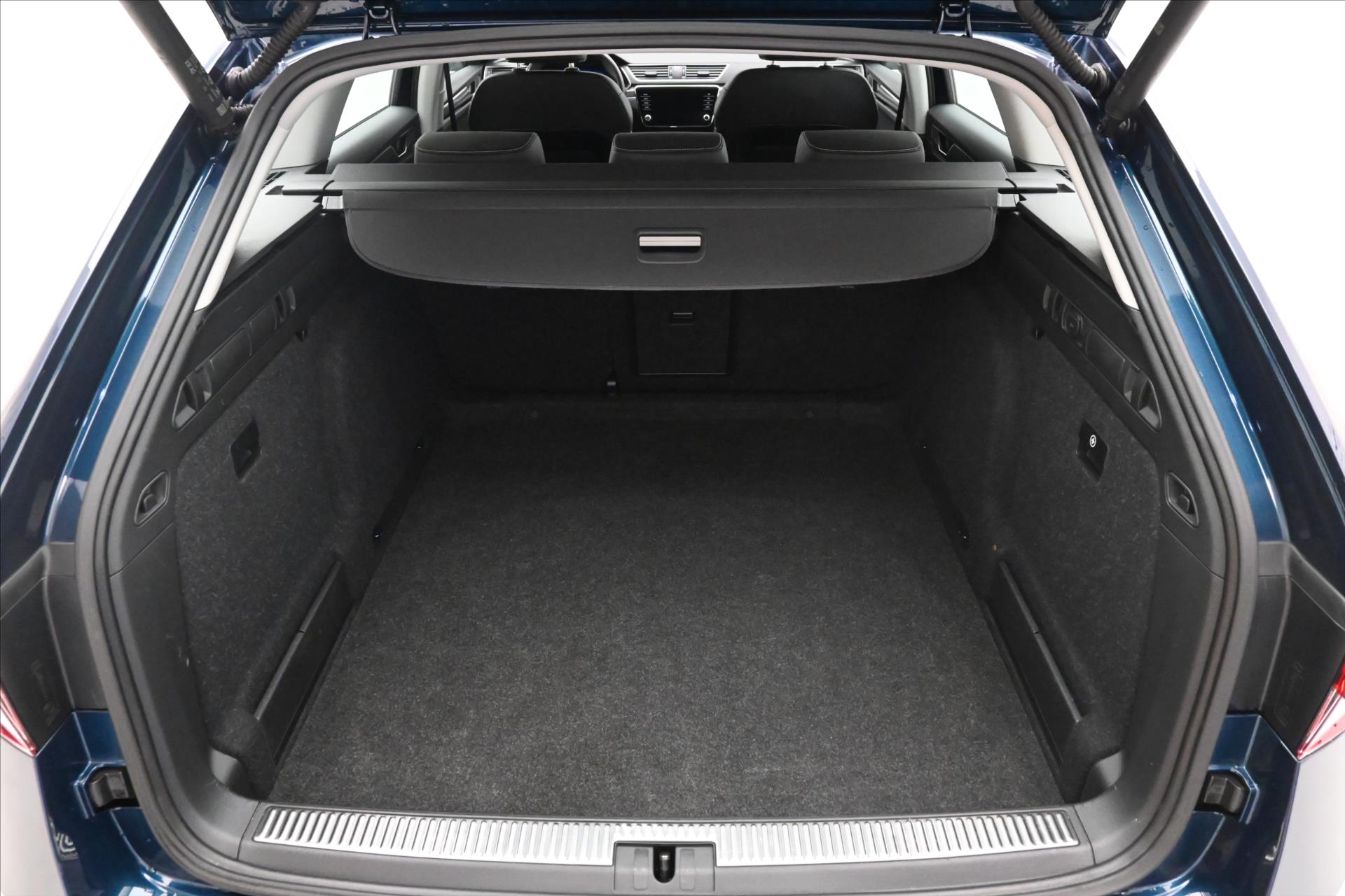 Hlavní fotografie vozu Škoda Superb 2,0 TDI 110kW DSG Style Záruka až 5 let (10)