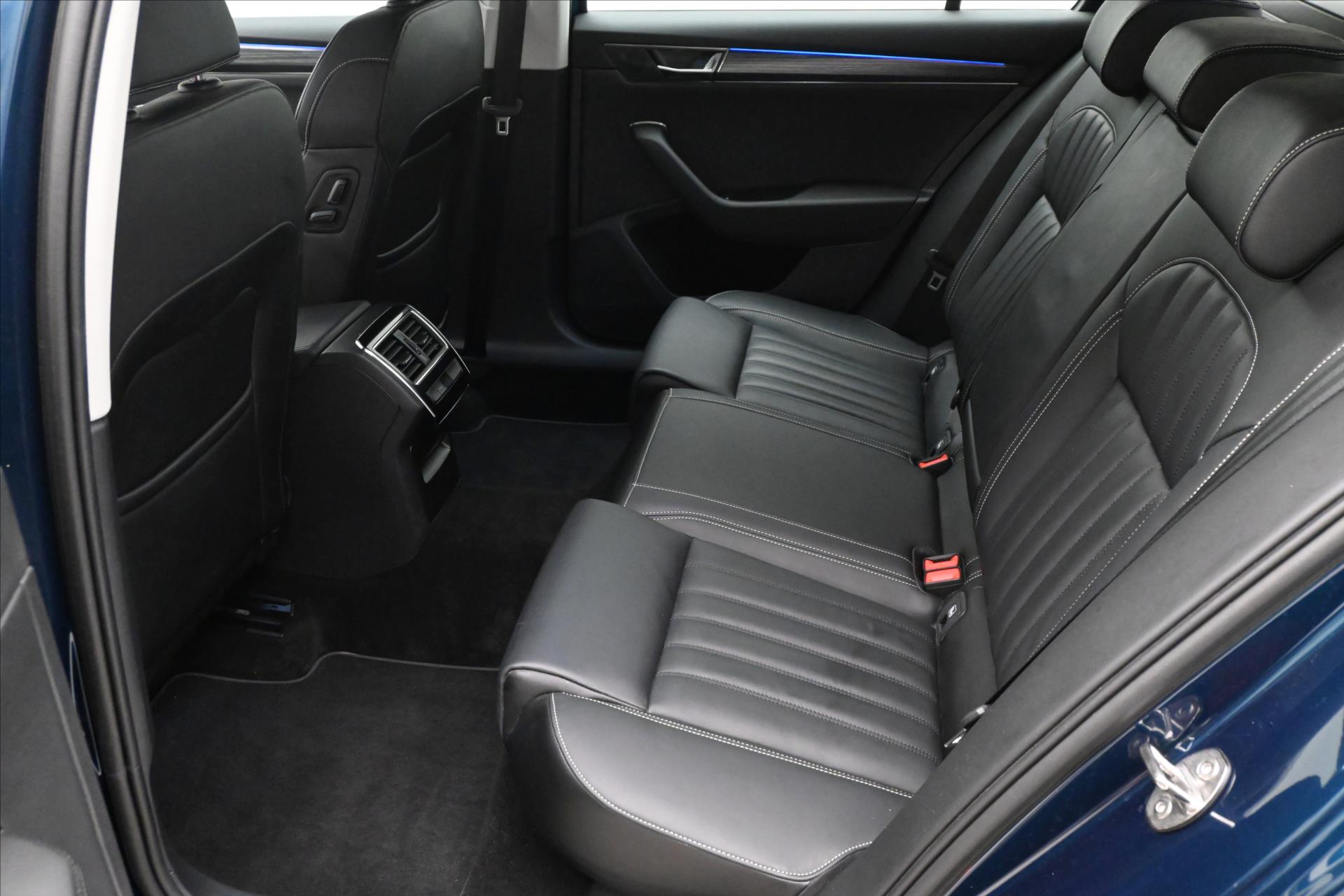 Hlavní fotografie vozu Škoda Superb 2,0 TDI 110kW DSG Style Záruka až 5 let (14)