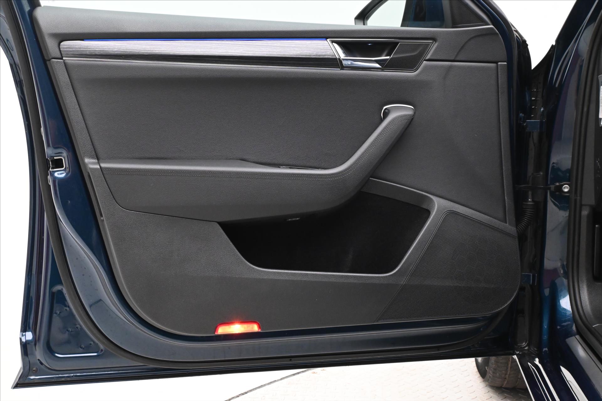 Hlavní fotografie vozu Škoda Superb 2,0 TDI 110kW DSG Style Záruka až 5 let (25)