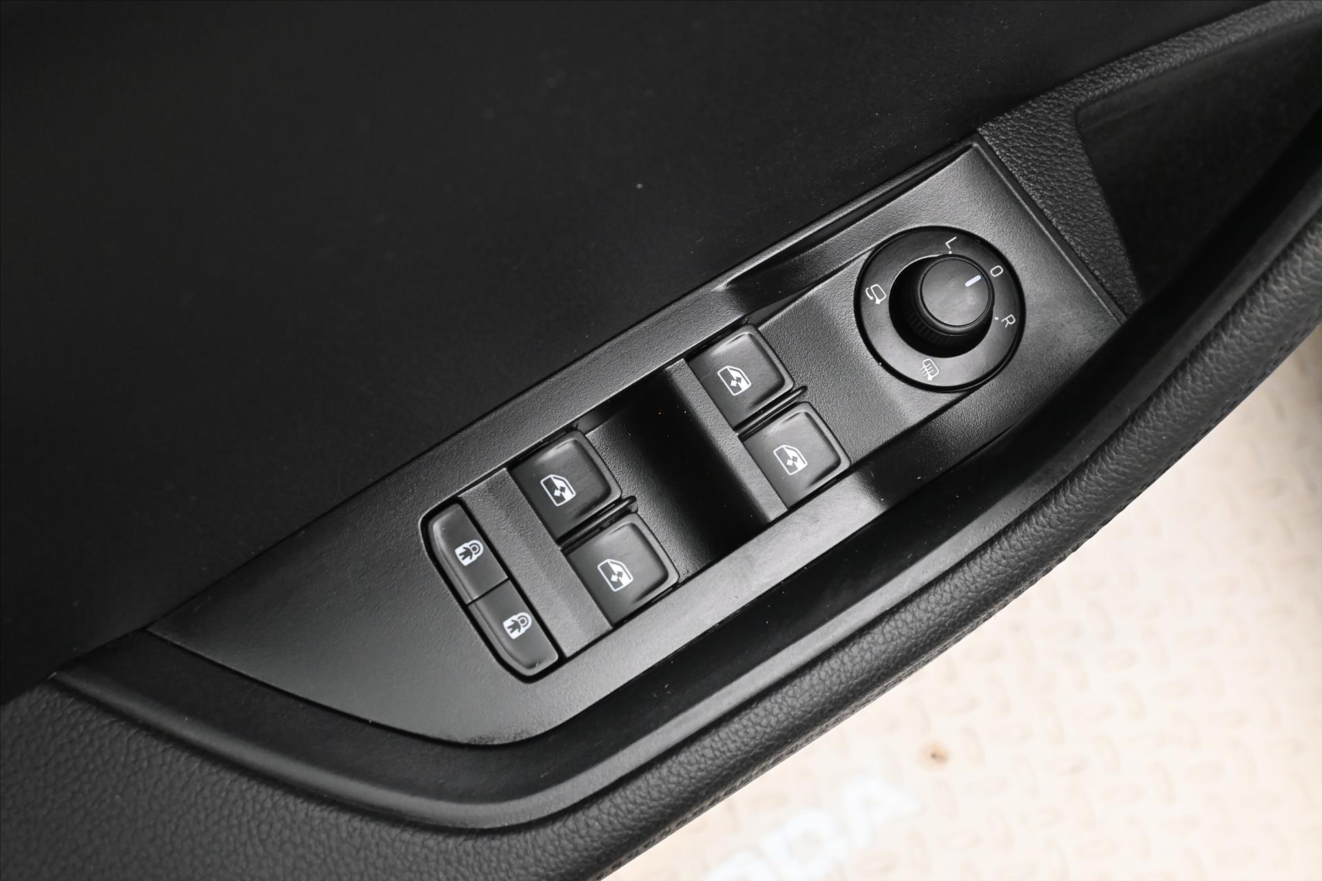 Hlavní fotografie vozu Škoda Superb 2,0 TDI 110kW DSG Style Záruka až 5 let (26)