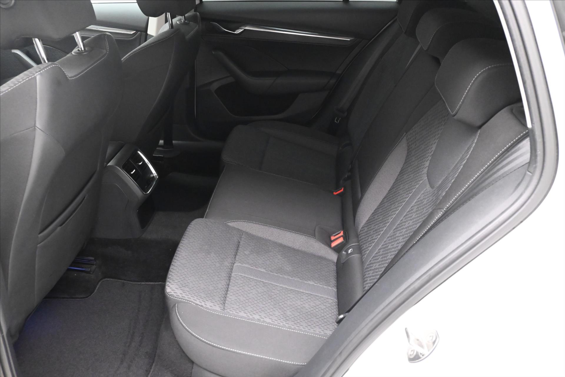 Hlavní fotografie vozu Škoda Octavia 2,0 TDI 110 kW DSG Style Záruka až 5 let (14)