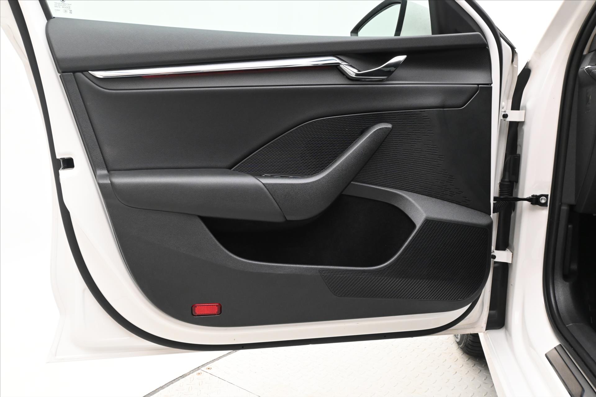 Hlavní fotografie vozu Škoda Octavia 2,0 TDI 110 kW DSG Style Záruka až 5 let (25)