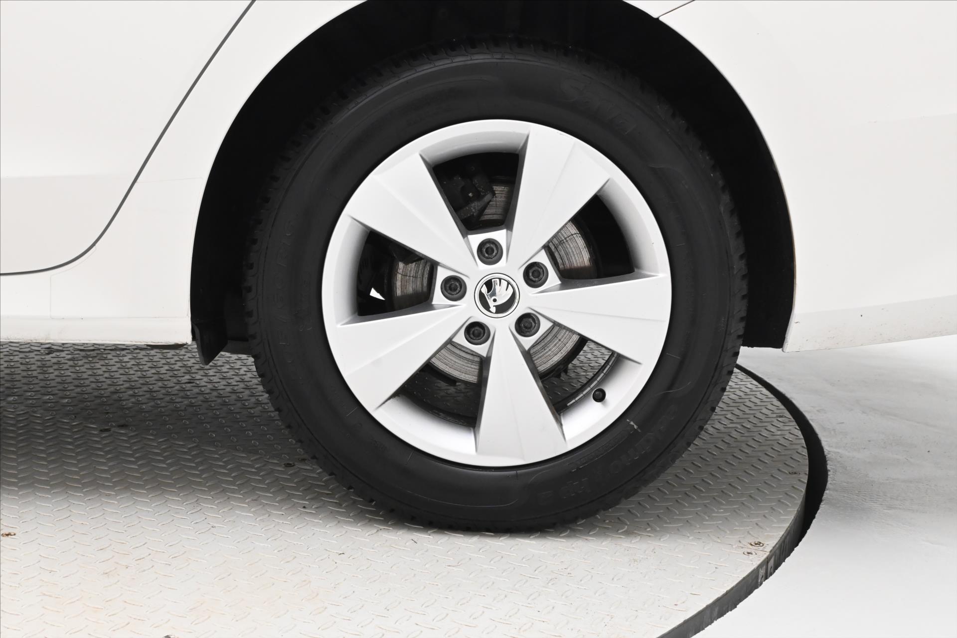 Hlavní fotografie vozu Škoda Octavia 2,0 TDI 110 kW DSG Style Záruka až 5 let (32)