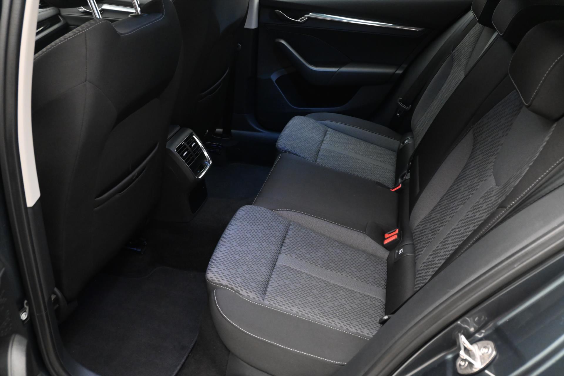 Hlavní fotografie vozu Škoda Octavia 2,0 TDI 110 KW DSG STYLE Záruka až 5 let (14)