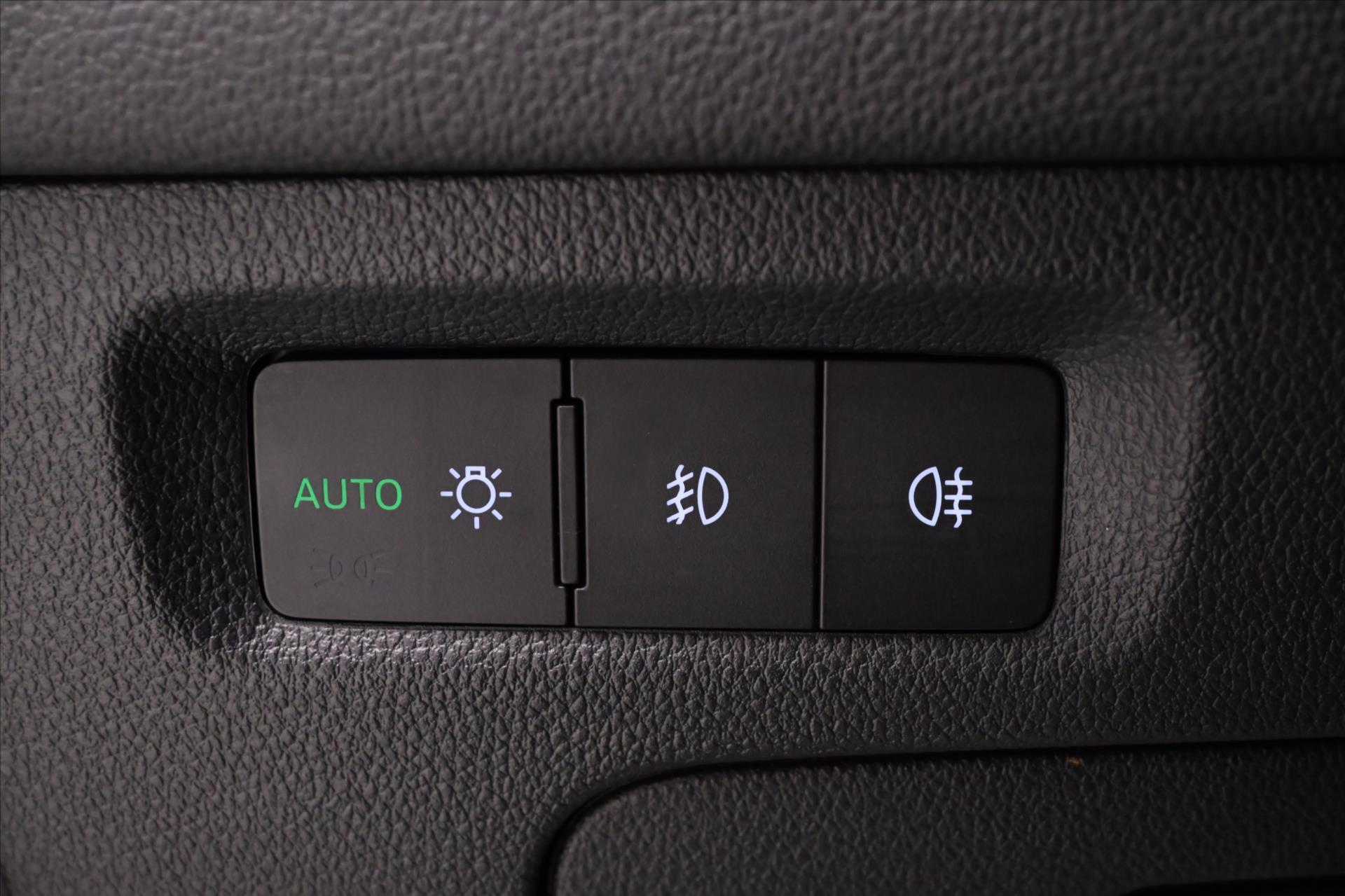 Hlavní fotografie vozu Škoda Octavia 2,0 TDI 110 KW DSG STYLE Záruka až 5 let (27)