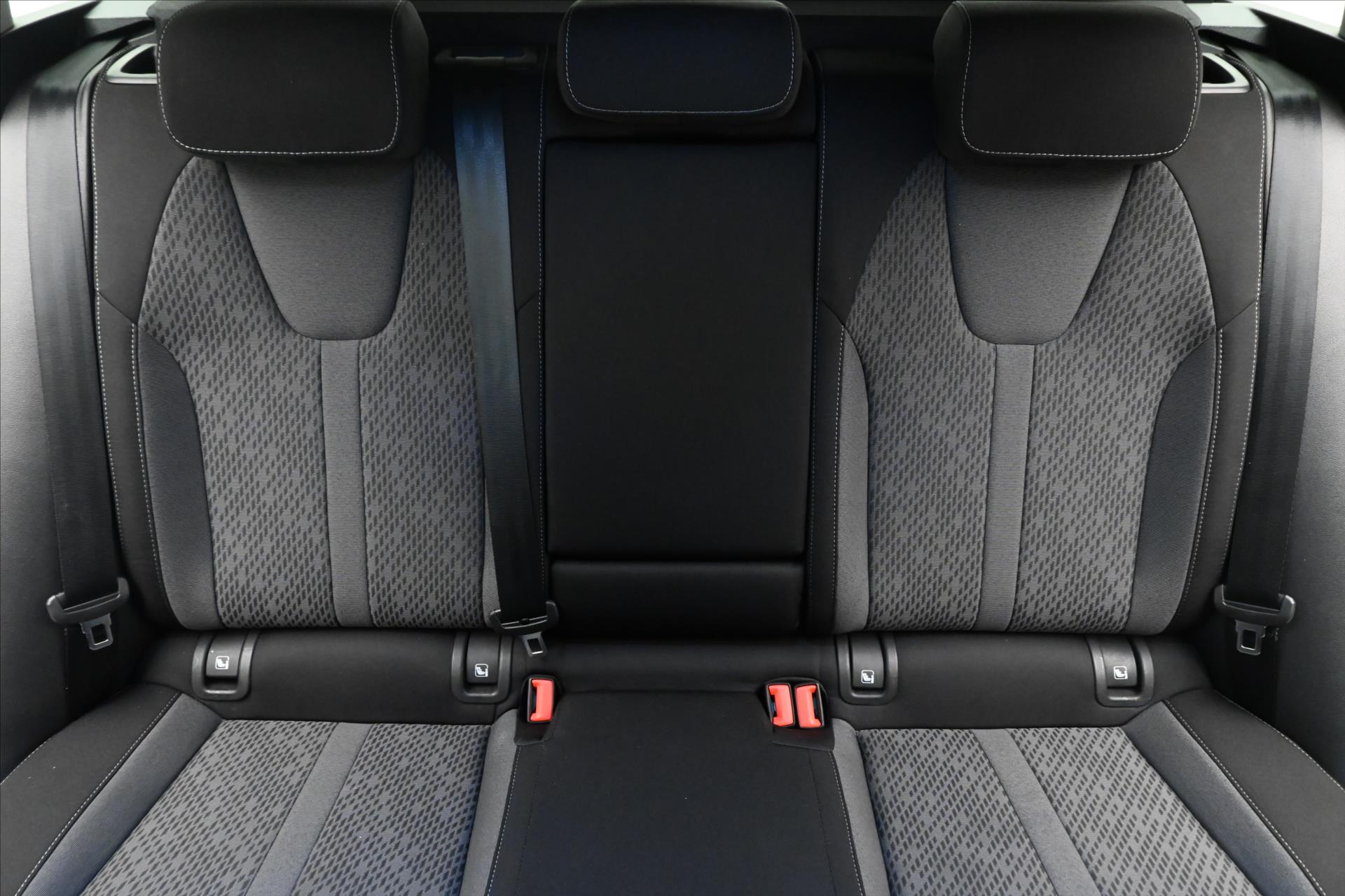 Hlavní fotografie vozu Škoda Octavia 2,0 TDI 110 KW DSG STYLE Záruka až 5 let (28)