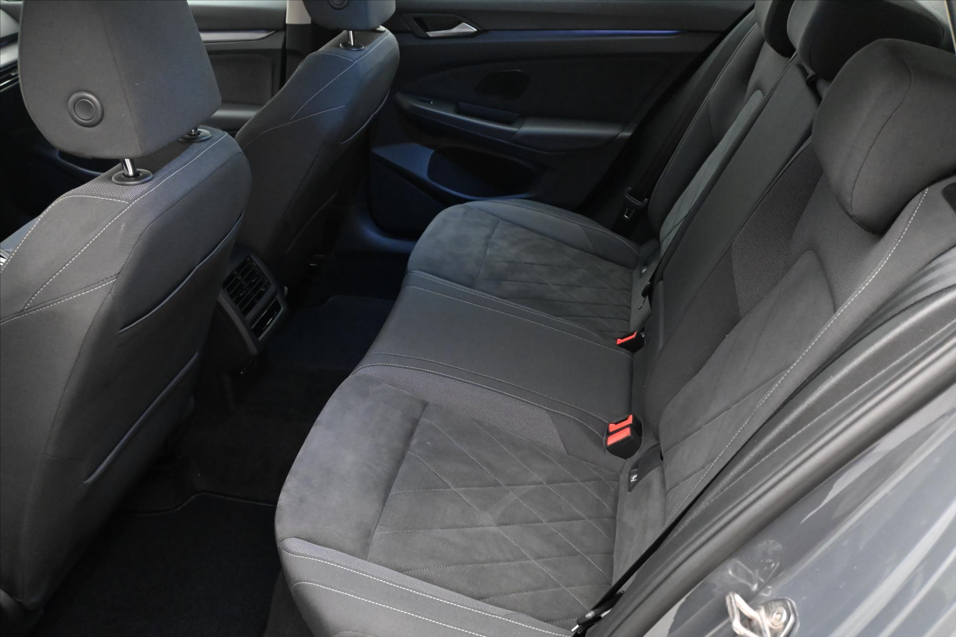 Hlavní fotografie vozu Volkswagen Golf 2,0 TDI 110KW DSG STYLE Záruka až 5 let (14)