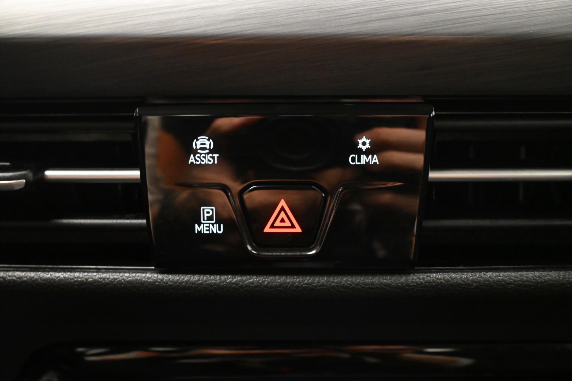 Hlavní fotografie vozu Volkswagen Golf 2,0 TDI 110KW DSG STYLE Záruka až 5 let (20)