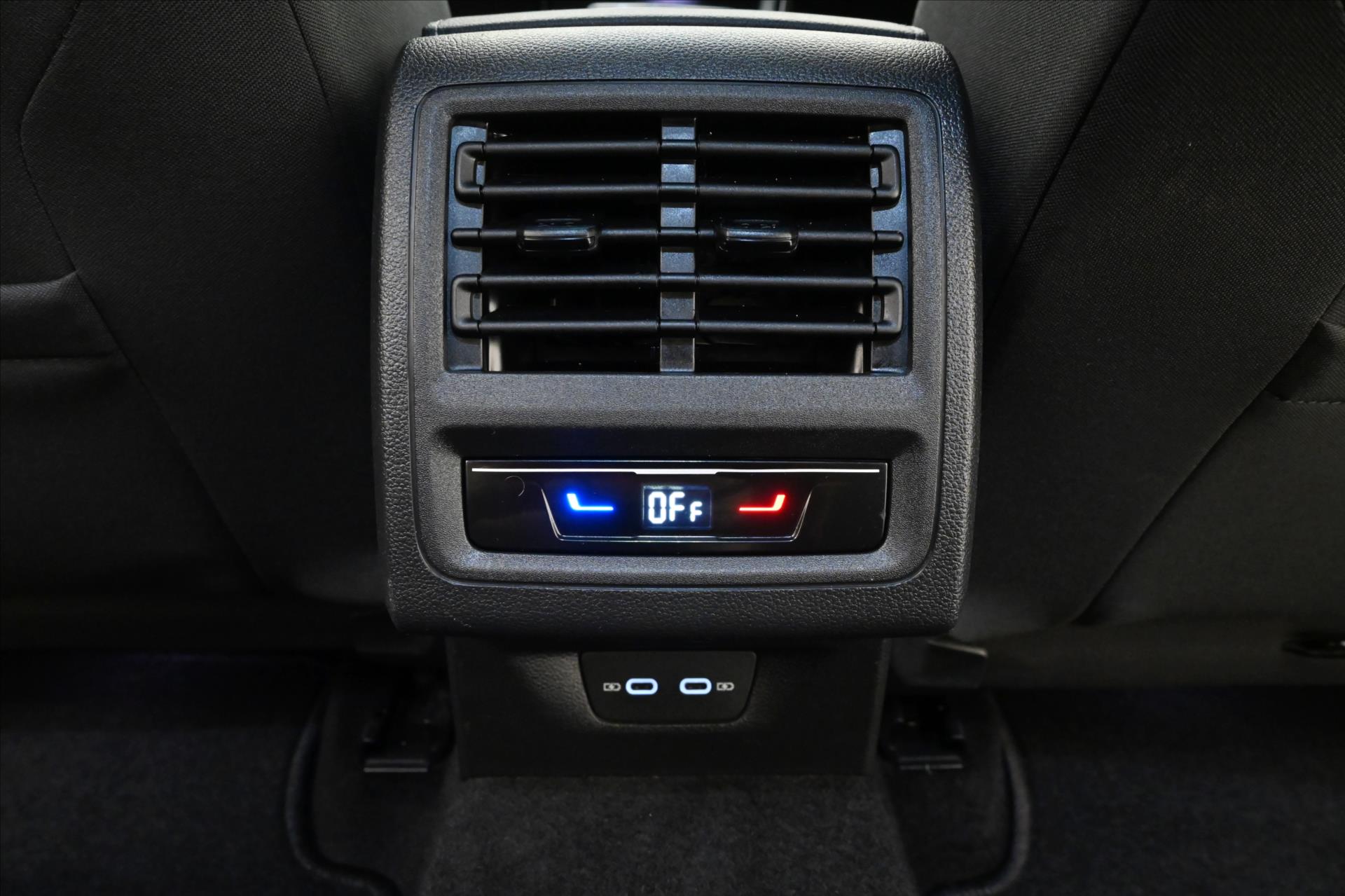 Hlavní fotografie vozu Volkswagen Golf 2,0 TDI 110KW DSG STYLE Záruka až 5 let (21)