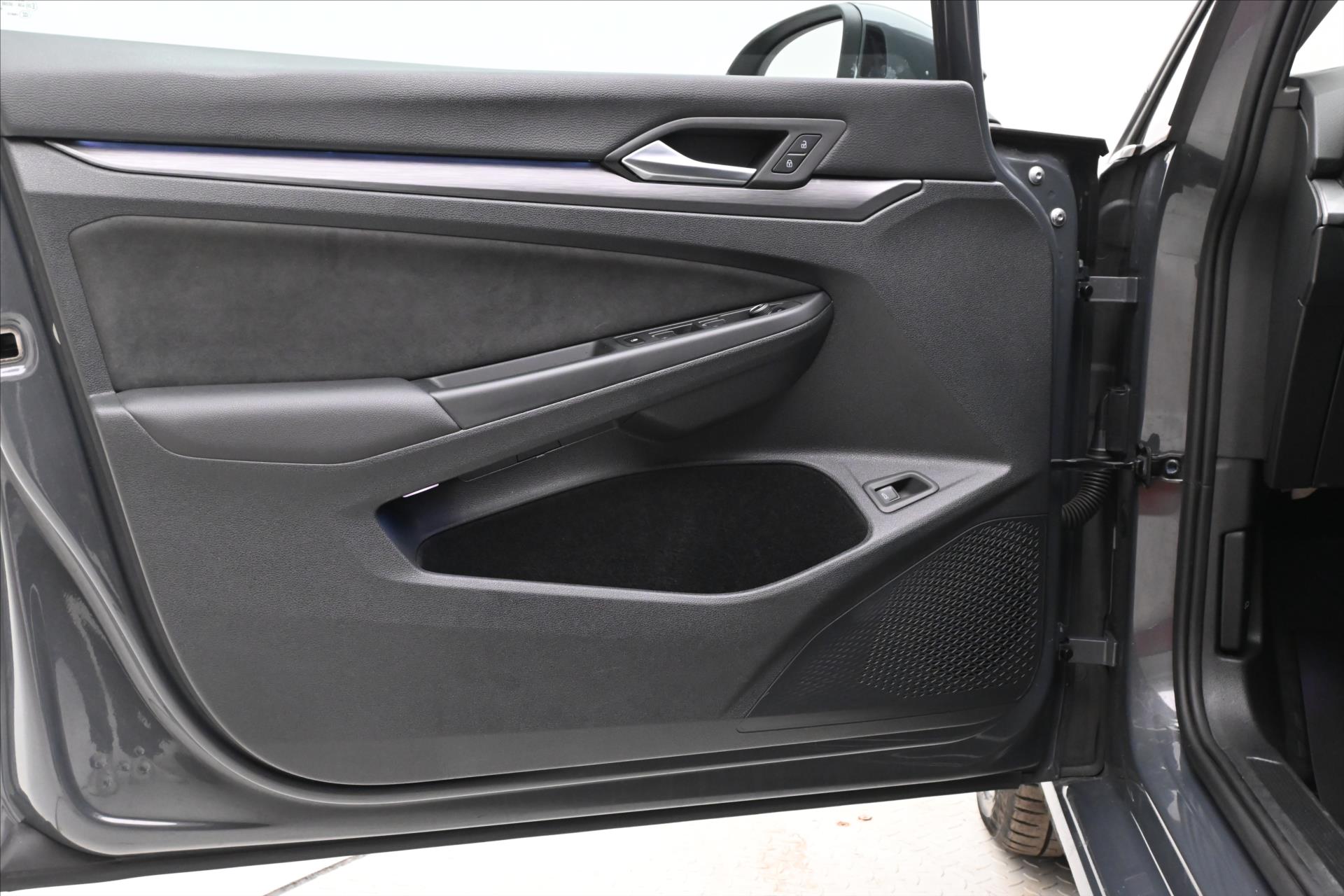 Hlavní fotografie vozu Volkswagen Golf 2,0 TDI 110KW DSG STYLE Záruka až 5 let (23)